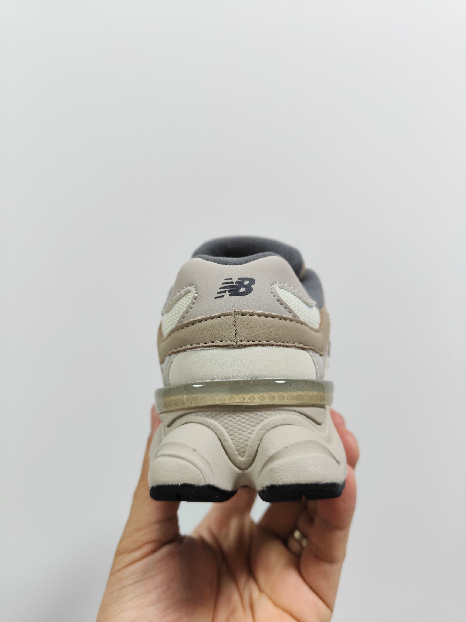 图片[5]-NB 9060 松紧带款童鞋26-37码 海外版NB 9060配色不仅显档次，鞋子也更轻盈️❗️时尚大气的外观设计，后跟“小象蹄”的独特照型，百搭又显腿长❗️必入款老爹鞋💕-选品中心