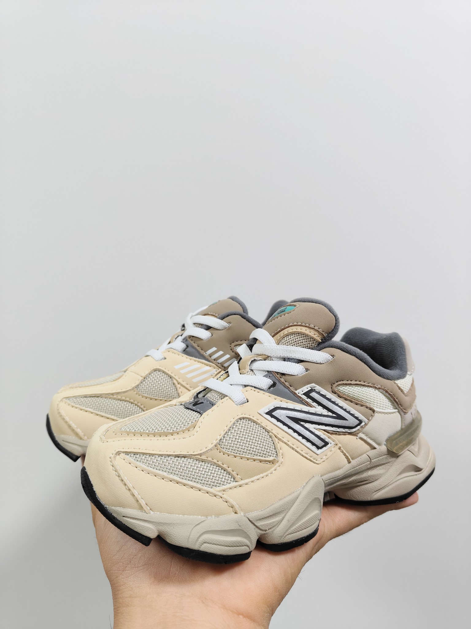 图片[2]-NB 9060 松紧带款童鞋26-37码 海外版NB 9060配色不仅显档次，鞋子也更轻盈️❗️时尚大气的外观设计，后跟“小象蹄”的独特照型，百搭又显腿长❗️必入款老爹鞋💕-选品中心