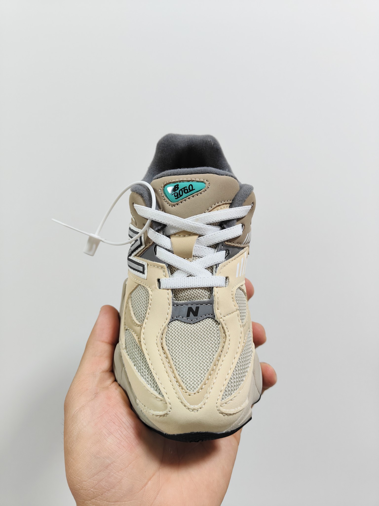 图片[6]-NB 9060 松紧带款童鞋26-37码 海外版NB 9060配色不仅显档次，鞋子也更轻盈️❗️时尚大气的外观设计，后跟“小象蹄”的独特照型，百搭又显腿长❗️必入款老爹鞋💕-选品中心