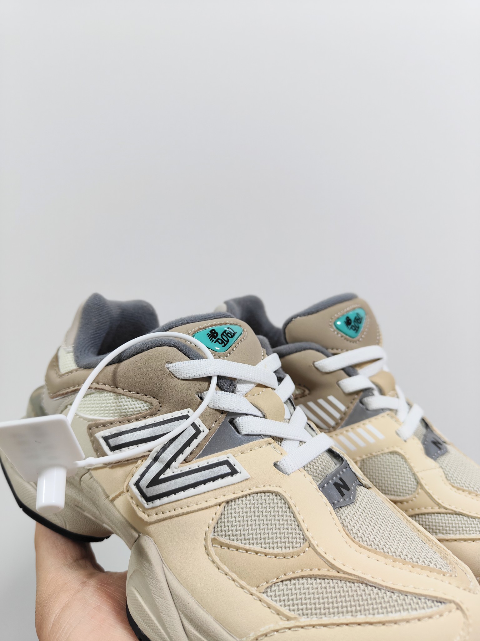 图片[3]-NB 9060 松紧带款童鞋26-37码 海外版NB 9060配色不仅显档次，鞋子也更轻盈️❗️时尚大气的外观设计，后跟“小象蹄”的独特照型，百搭又显腿长❗️必入款老爹鞋💕-选品中心