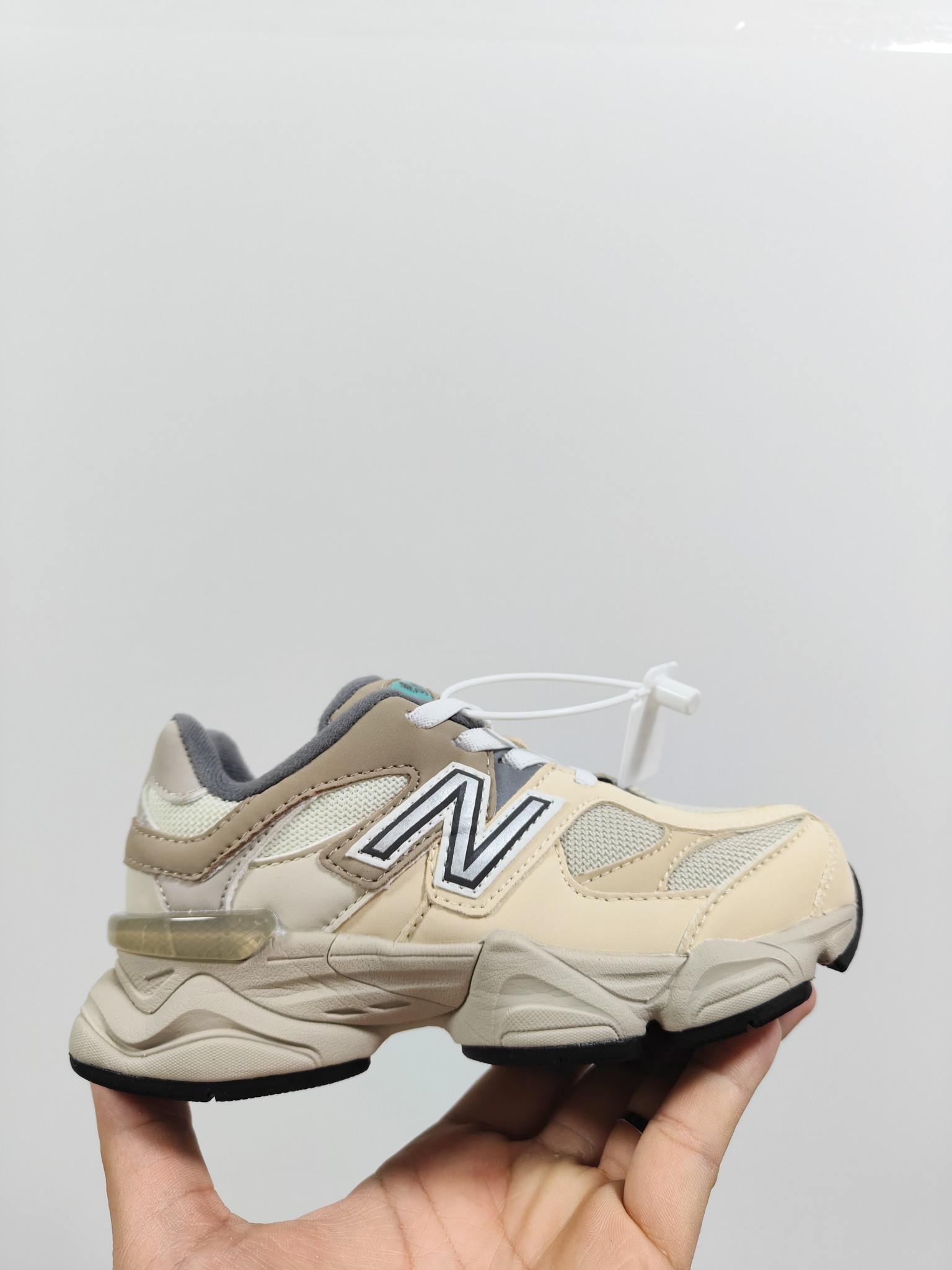 图片[7]-NB 9060 松紧带款童鞋26-37码 海外版NB 9060配色不仅显档次，鞋子也更轻盈️❗️时尚大气的外观设计，后跟“小象蹄”的独特照型，百搭又显腿长❗️必入款老爹鞋💕-选品中心