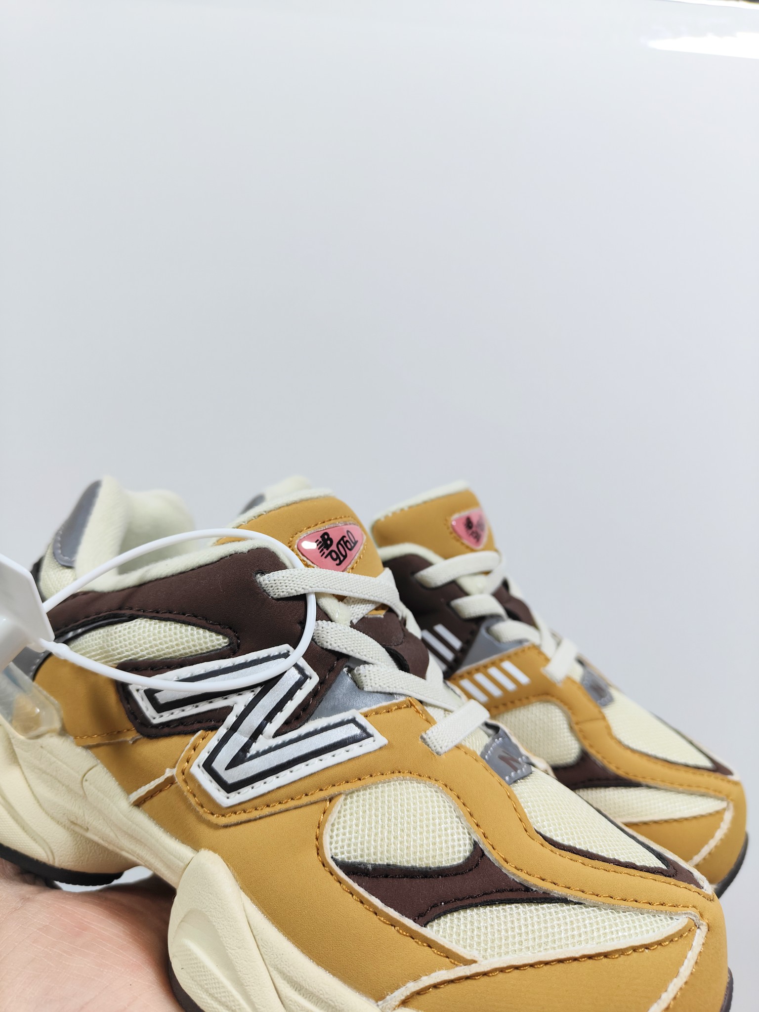 图片[3]-NB 9060 松紧带款童鞋26-37码 海外版NB 9060配色不仅显档次，鞋子也更轻盈️❗️时尚大气的外观设计，后跟“小象蹄”的独特照型，百搭又显腿长❗️必入款老爹鞋💕-选品中心