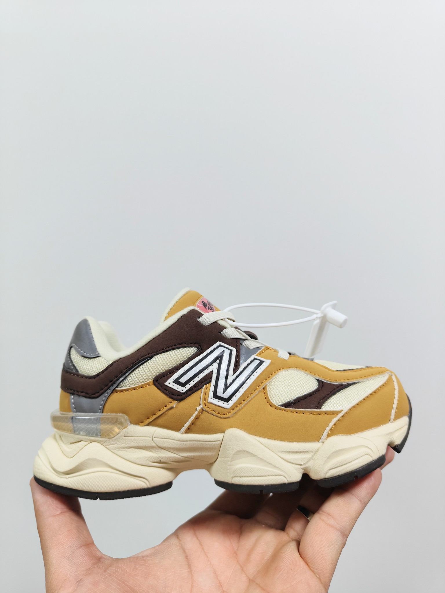 图片[7]-NB 9060 松紧带款童鞋26-37码 海外版NB 9060配色不仅显档次，鞋子也更轻盈️❗️时尚大气的外观设计，后跟“小象蹄”的独特照型，百搭又显腿长❗️必入款老爹鞋💕-选品中心