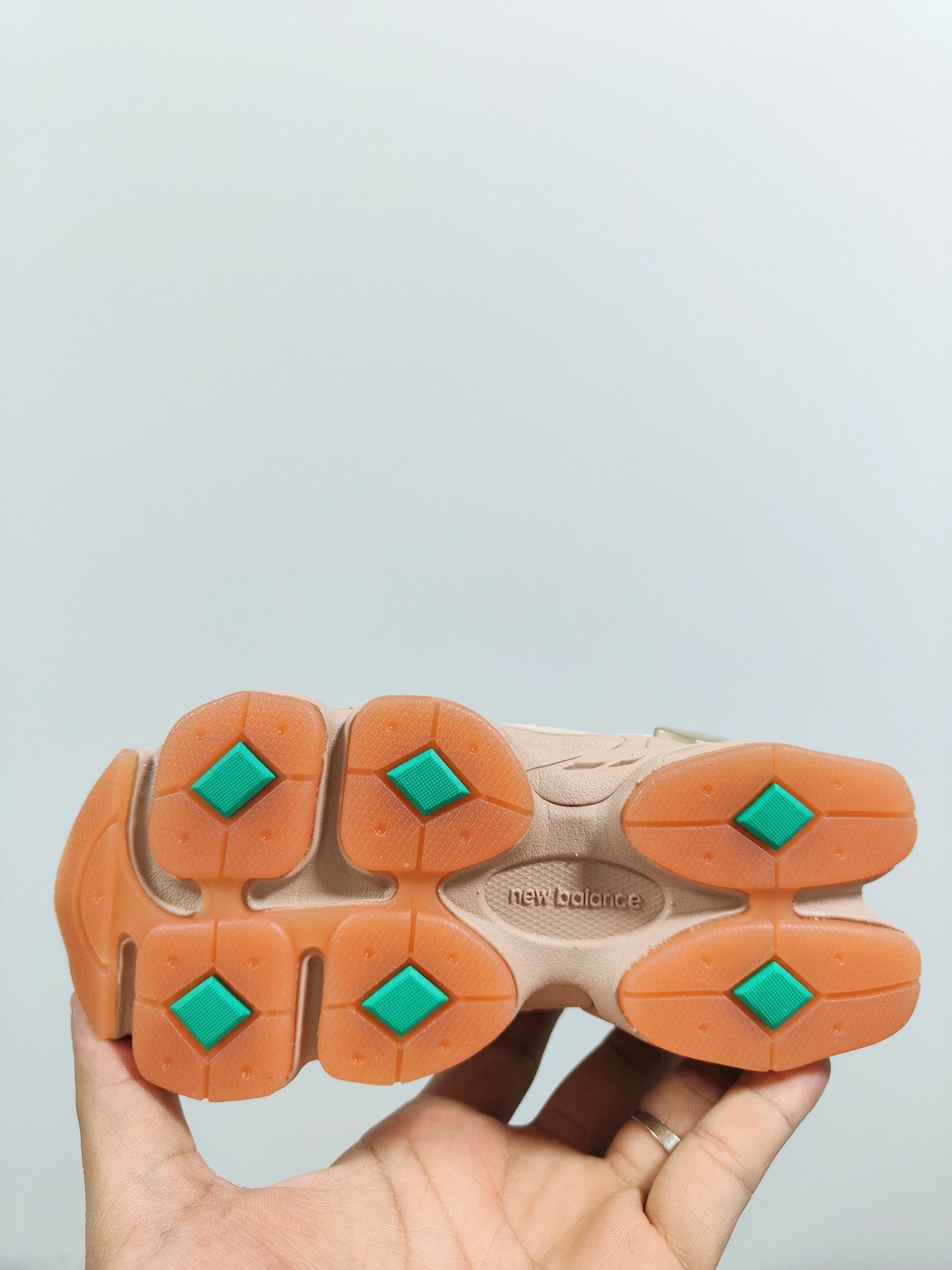 图片[4]-NB 9060 松紧带款童鞋26-37码 海外版NB 9060配色不仅显档次，鞋子也更轻盈️❗️时尚大气的外观设计，后跟“小象蹄”的独特照型，百搭又显腿长❗️必入款老爹鞋💕-选品中心