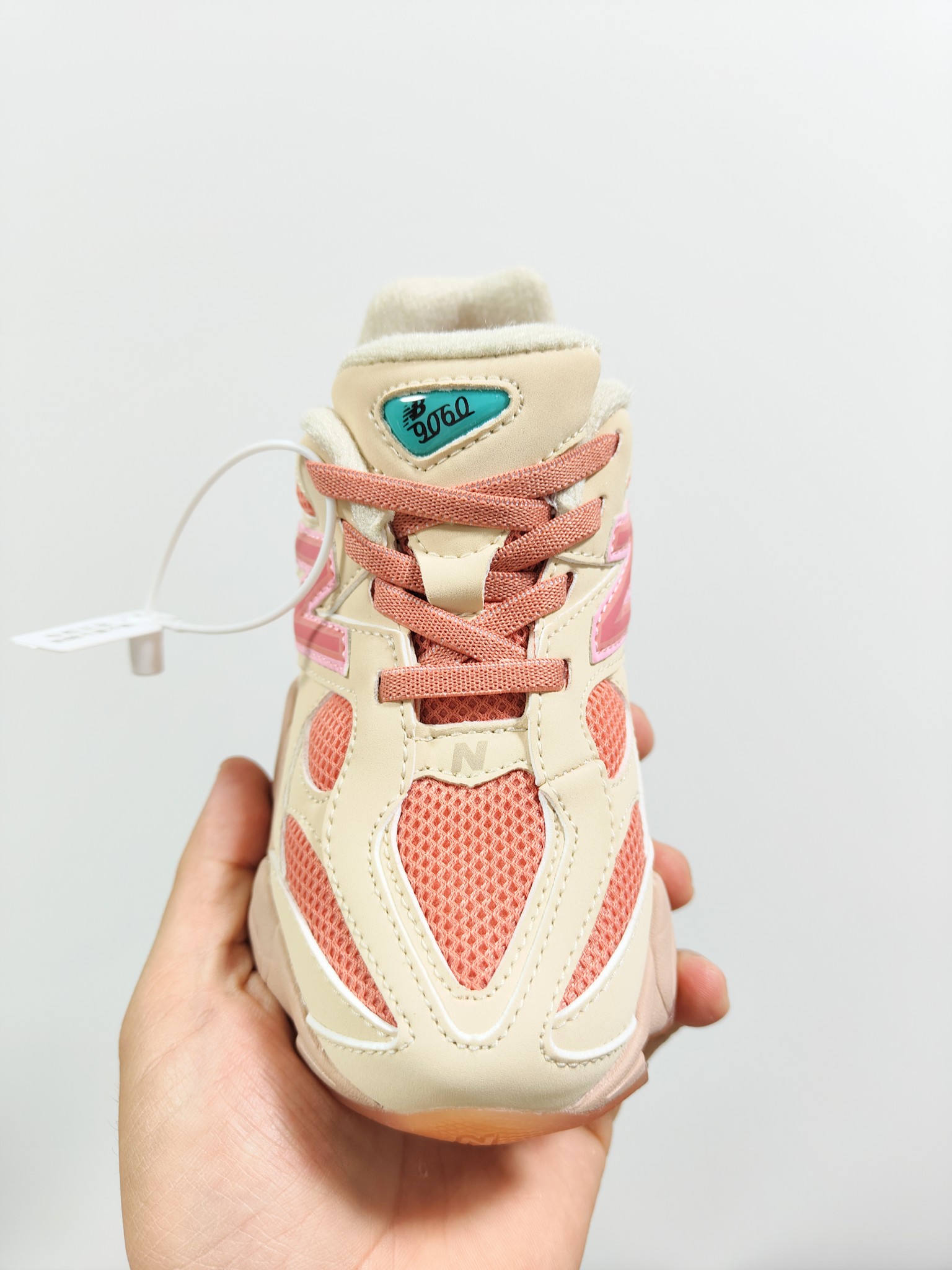 图片[6]-NB 9060 松紧带款童鞋26-37码 海外版NB 9060配色不仅显档次，鞋子也更轻盈️❗️时尚大气的外观设计，后跟“小象蹄”的独特照型，百搭又显腿长❗️必入款老爹鞋💕-选品中心