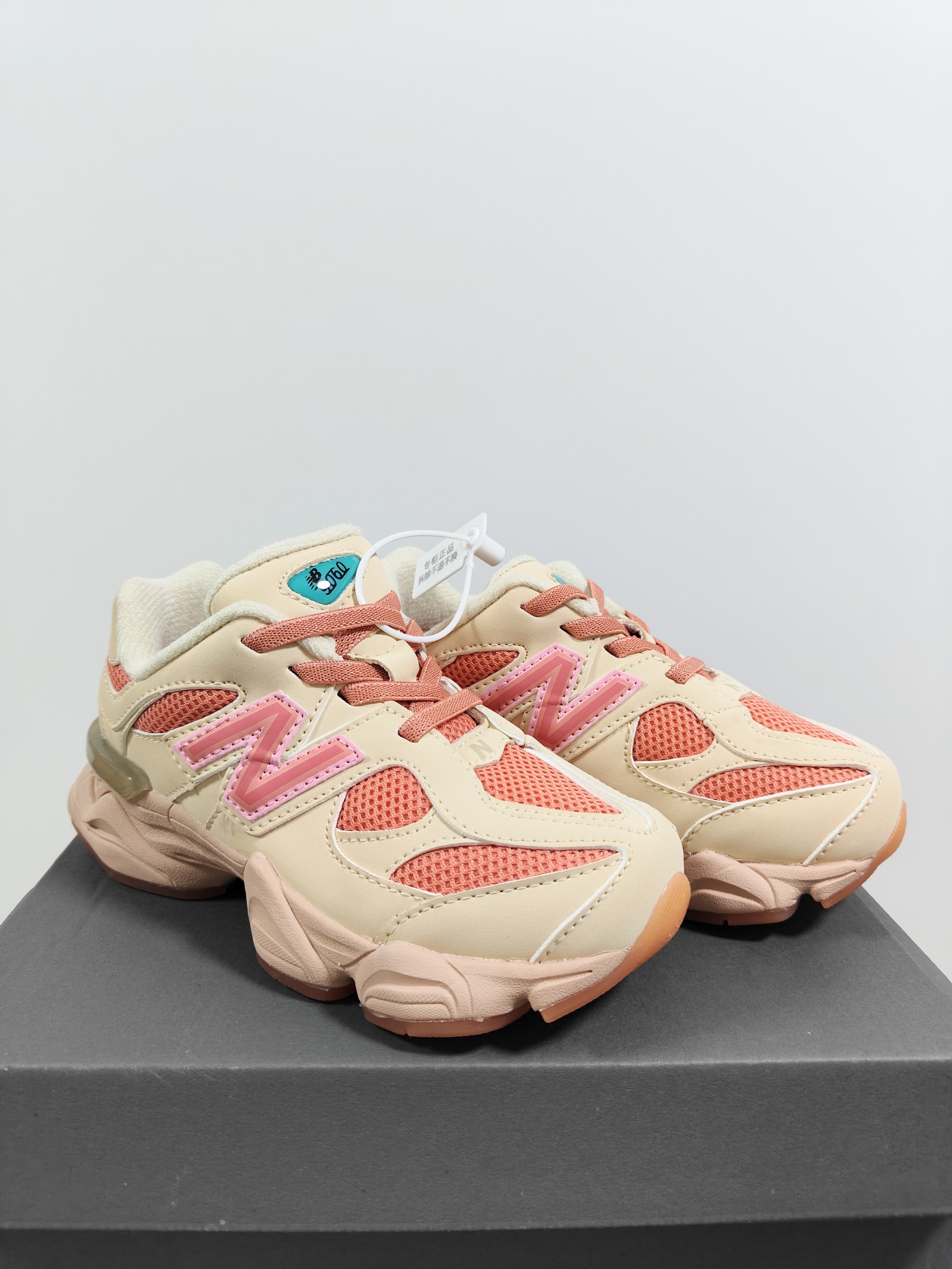 图片[8]-NB 9060 松紧带款童鞋26-37码 海外版NB 9060配色不仅显档次，鞋子也更轻盈️❗️时尚大气的外观设计，后跟“小象蹄”的独特照型，百搭又显腿长❗️必入款老爹鞋💕-选品中心