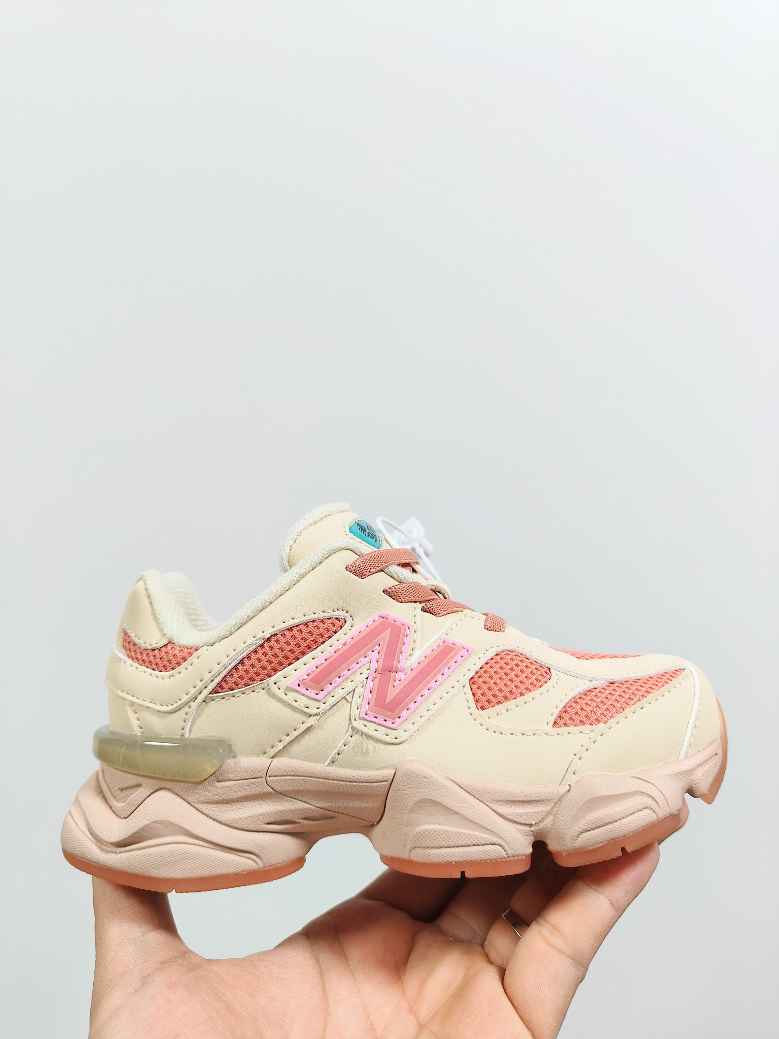 图片[7]-NB 9060 松紧带款童鞋26-37码 海外版NB 9060配色不仅显档次，鞋子也更轻盈️❗️时尚大气的外观设计，后跟“小象蹄”的独特照型，百搭又显腿长❗️必入款老爹鞋💕-选品中心