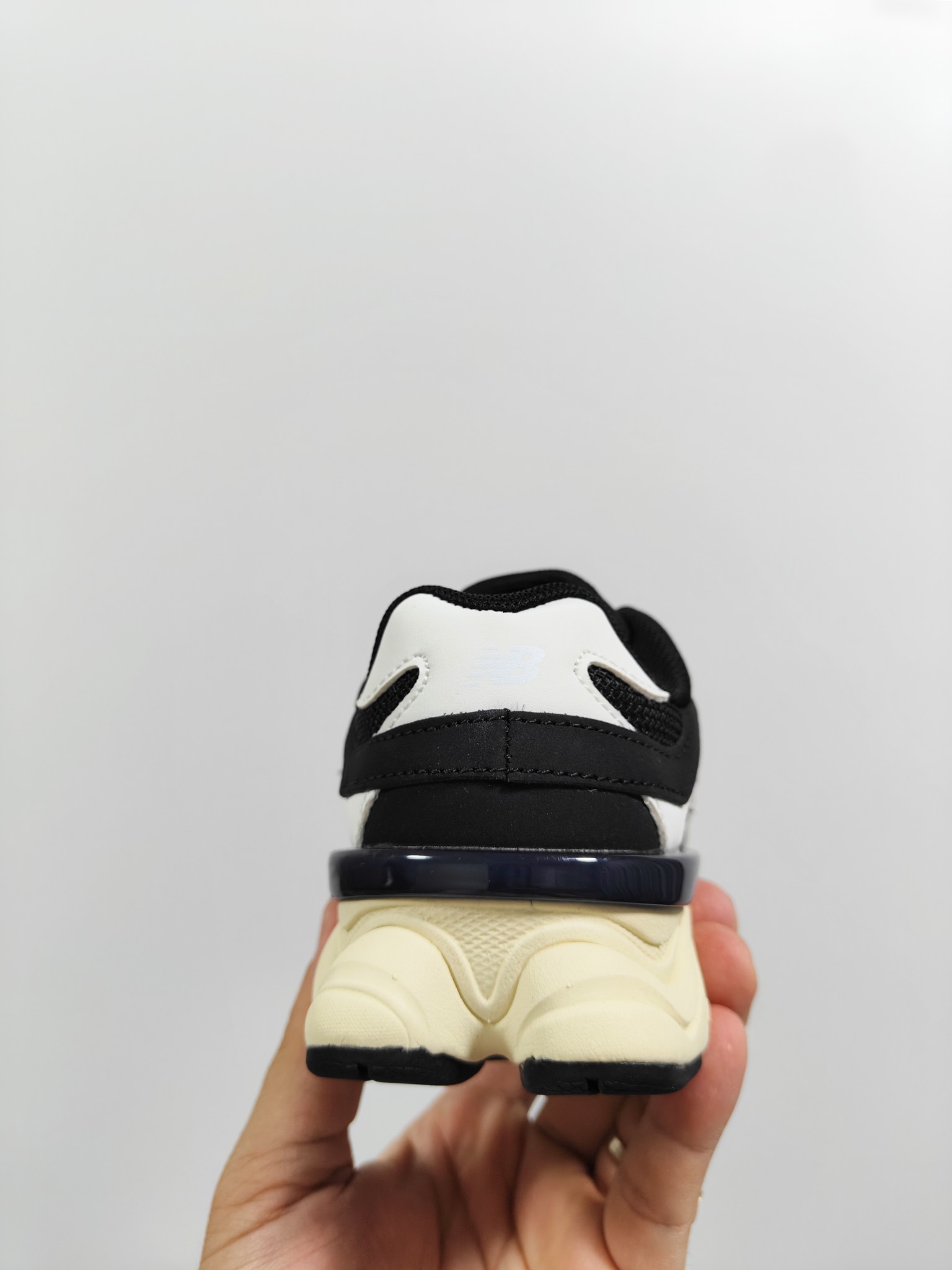 图片[5]-NB 9060 松紧带款童鞋26-37码 海外版NB 9060配色不仅显档次，鞋子也更轻盈️❗️时尚大气的外观设计，后跟“小象蹄”的独特照型，百搭又显腿长❗️必入款老爹鞋💕-选品中心