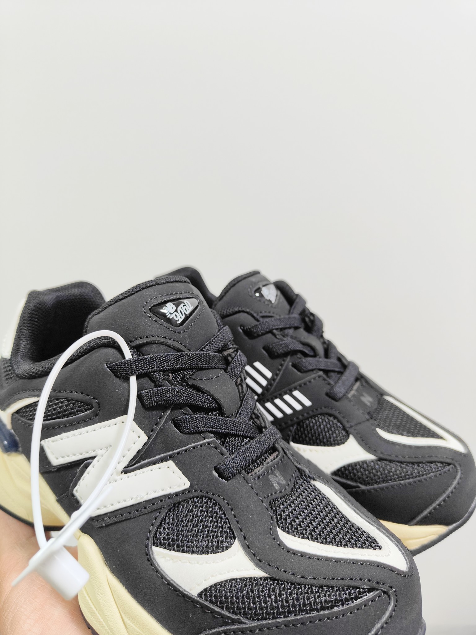 图片[3]-NB 9060 松紧带款童鞋26-37码 海外版NB 9060配色不仅显档次，鞋子也更轻盈️❗️时尚大气的外观设计，后跟“小象蹄”的独特照型，百搭又显腿长❗️必入款老爹鞋💕-选品中心