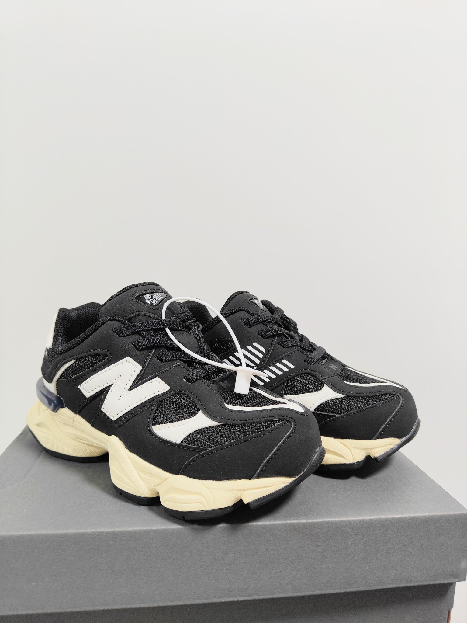 图片[8]-NB 9060 松紧带款童鞋26-37码 海外版NB 9060配色不仅显档次，鞋子也更轻盈️❗️时尚大气的外观设计，后跟“小象蹄”的独特照型，百搭又显腿长❗️必入款老爹鞋💕-选品中心