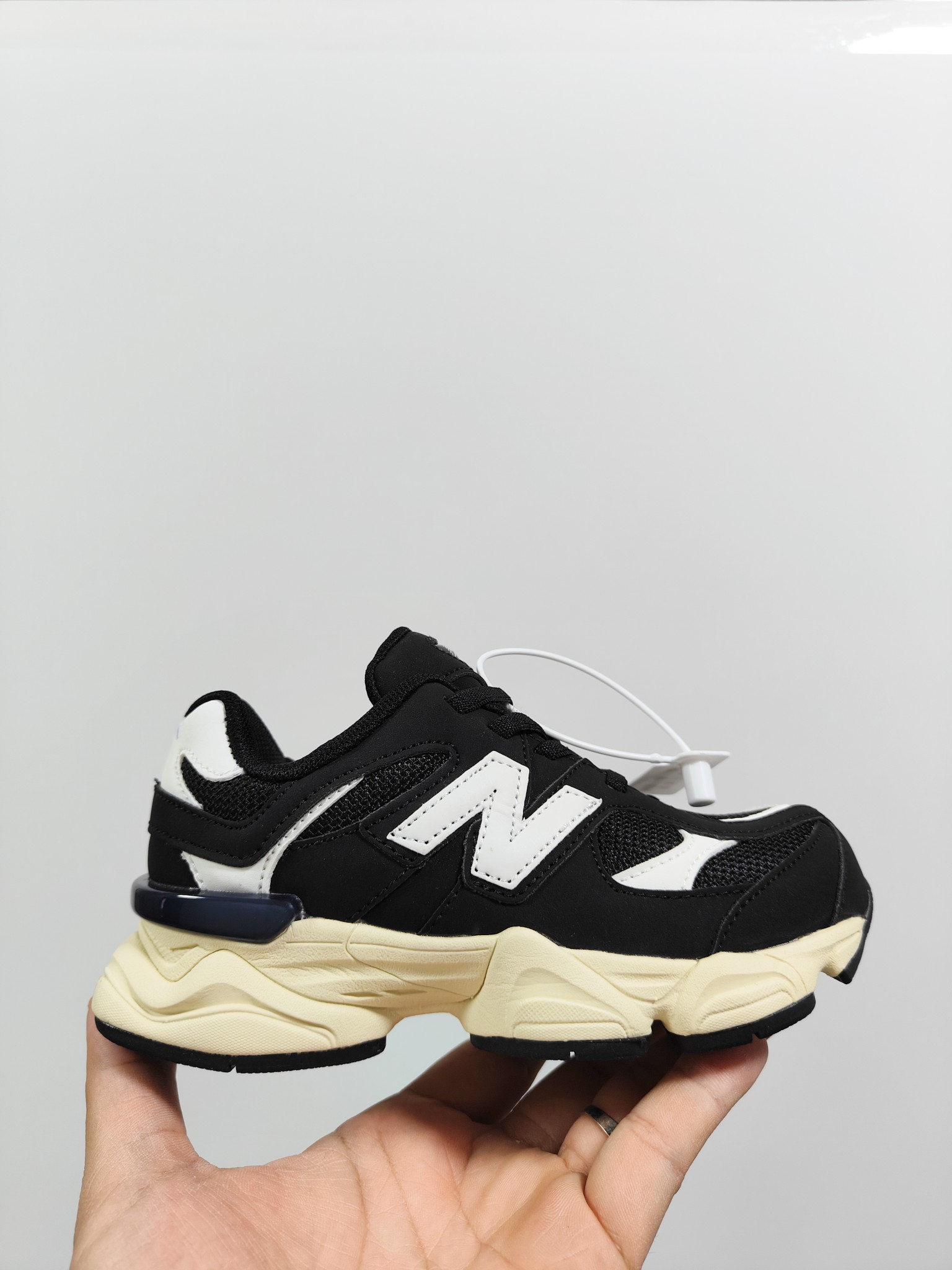 图片[7]-NB 9060 松紧带款童鞋26-37码 海外版NB 9060配色不仅显档次，鞋子也更轻盈️❗️时尚大气的外观设计，后跟“小象蹄”的独特照型，百搭又显腿长❗️必入款老爹鞋💕-选品中心