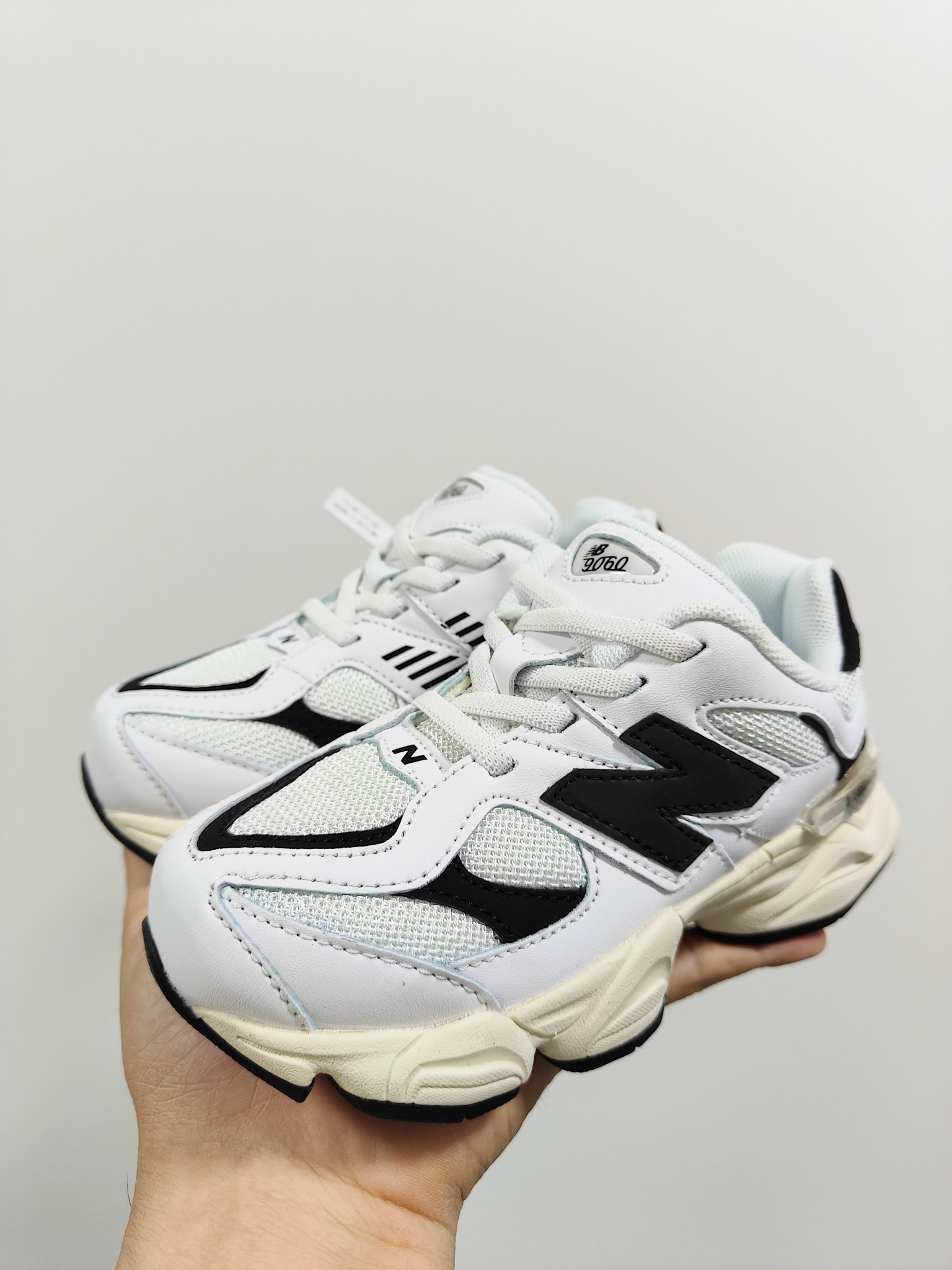 图片[2]-NB 9060 松紧带款童鞋26-37码 海外版NB 9060配色不仅显档次，鞋子也更轻盈️❗️时尚大气的外观设计，后跟“小象蹄”的独特照型，百搭又显腿长❗️必入款老爹鞋💕-选品中心