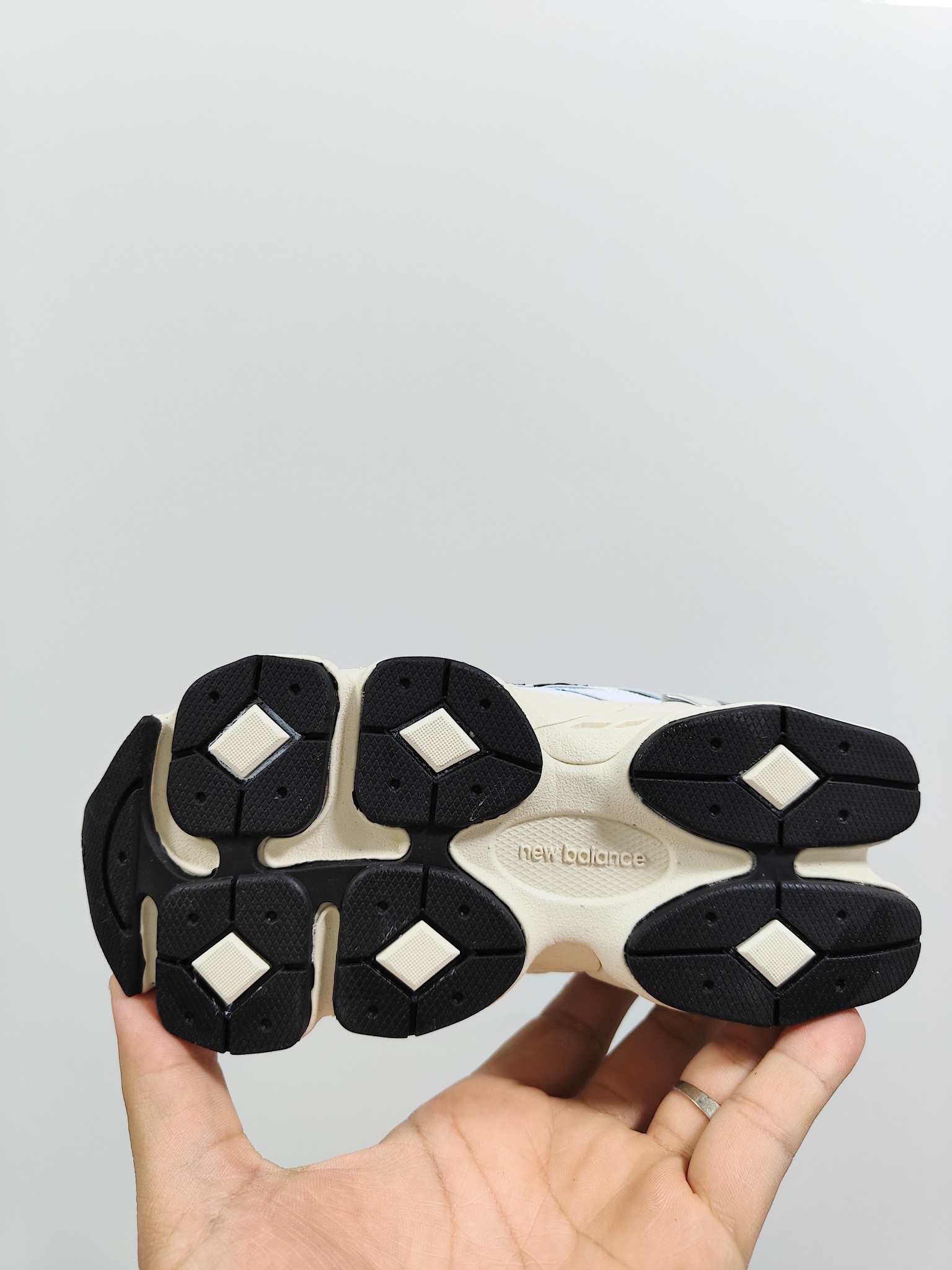 图片[4]-NB 9060 松紧带款童鞋26-37码 海外版NB 9060配色不仅显档次，鞋子也更轻盈️❗️时尚大气的外观设计，后跟“小象蹄”的独特照型，百搭又显腿长❗️必入款老爹鞋💕-选品中心