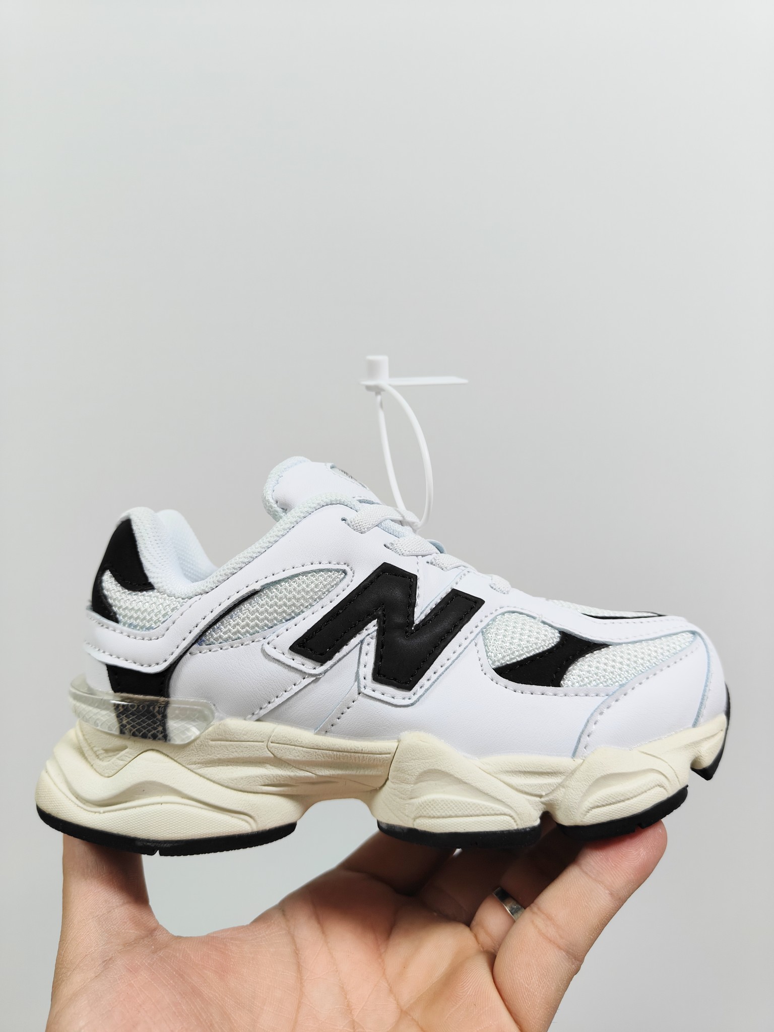 图片[7]-NB 9060 松紧带款童鞋26-37码 海外版NB 9060配色不仅显档次，鞋子也更轻盈️❗️时尚大气的外观设计，后跟“小象蹄”的独特照型，百搭又显腿长❗️必入款老爹鞋💕-选品中心