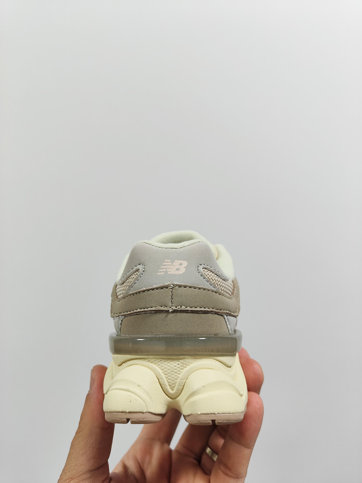 图片[5]-NB 9060 松紧带款童鞋26-37码 海外版NB 9060配色不仅显档次，鞋子也更轻盈️❗️时尚大气的外观设计，后跟“小象蹄”的独特照型，百搭又显腿长❗️必入款老爹鞋💕-选品中心