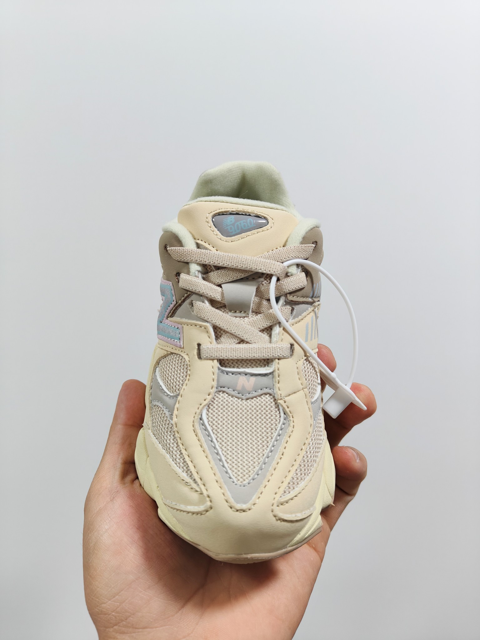 图片[6]-NB 9060 松紧带款童鞋26-37码 海外版NB 9060配色不仅显档次，鞋子也更轻盈️❗️时尚大气的外观设计，后跟“小象蹄”的独特照型，百搭又显腿长❗️必入款老爹鞋💕-选品中心