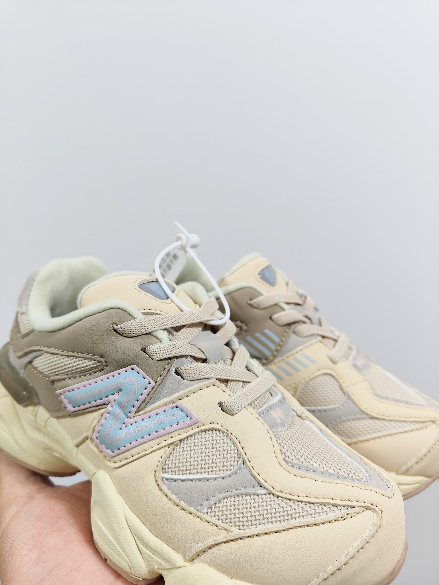 图片[3]-NB 9060 松紧带款童鞋26-37码 海外版NB 9060配色不仅显档次，鞋子也更轻盈️❗️时尚大气的外观设计，后跟“小象蹄”的独特照型，百搭又显腿长❗️必入款老爹鞋💕-选品中心