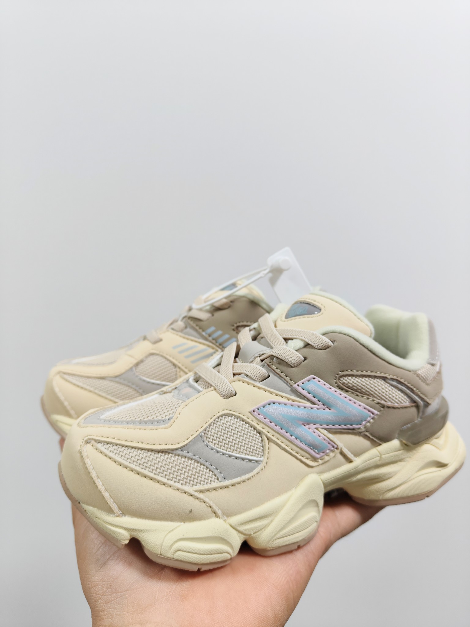 图片[2]-NB 9060 松紧带款童鞋26-37码 海外版NB 9060配色不仅显档次，鞋子也更轻盈️❗️时尚大气的外观设计，后跟“小象蹄”的独特照型，百搭又显腿长❗️必入款老爹鞋💕-选品中心