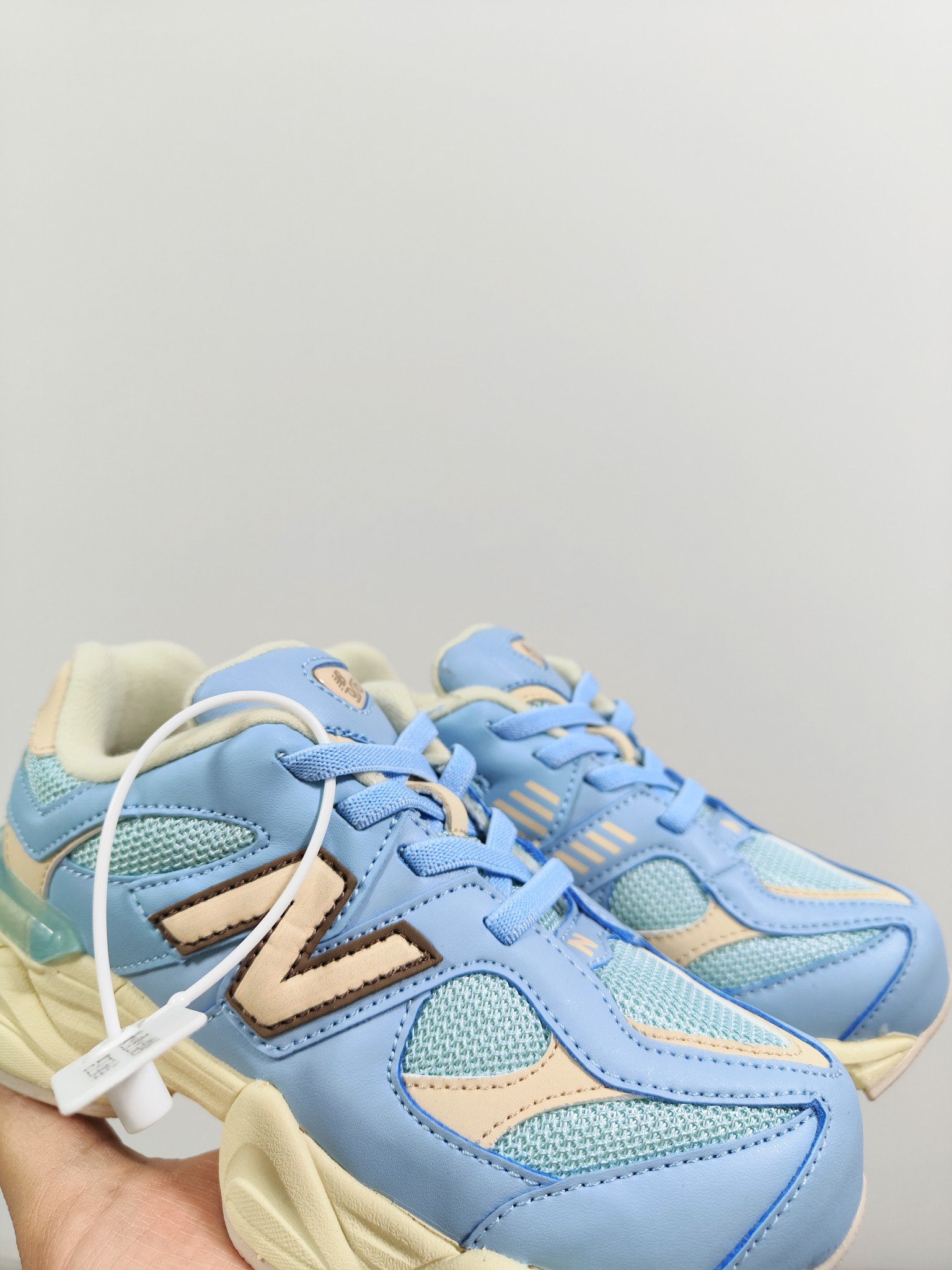 图片[3]-NB 9060 松紧带款童鞋26-37码 海外版NB 9060配色不仅显档次，鞋子也更轻盈️❗️时尚大气的外观设计，后跟“小象蹄”的独特照型，百搭又显腿长❗️必入款老爹鞋💕-选品中心