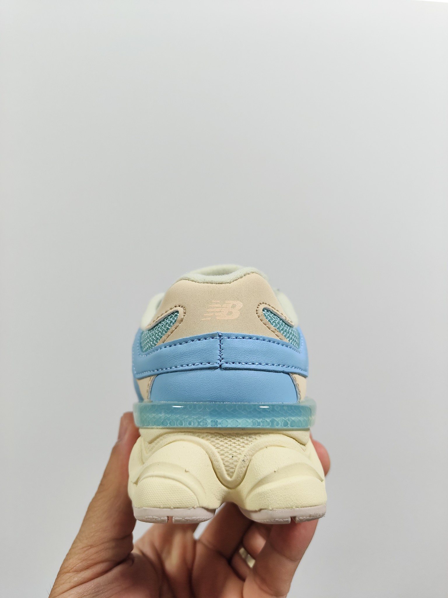 图片[5]-NB 9060 松紧带款童鞋26-37码 海外版NB 9060配色不仅显档次，鞋子也更轻盈️❗️时尚大气的外观设计，后跟“小象蹄”的独特照型，百搭又显腿长❗️必入款老爹鞋💕-选品中心