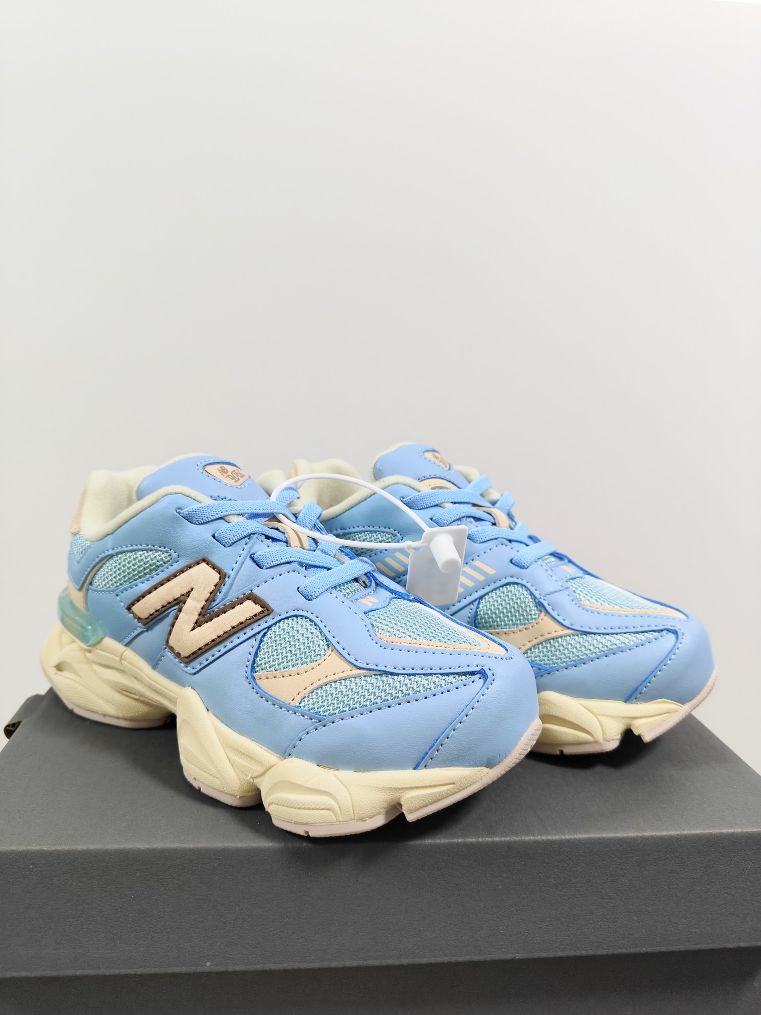 图片[8]-NB 9060 松紧带款童鞋26-37码 海外版NB 9060配色不仅显档次，鞋子也更轻盈️❗️时尚大气的外观设计，后跟“小象蹄”的独特照型，百搭又显腿长❗️必入款老爹鞋💕-选品中心