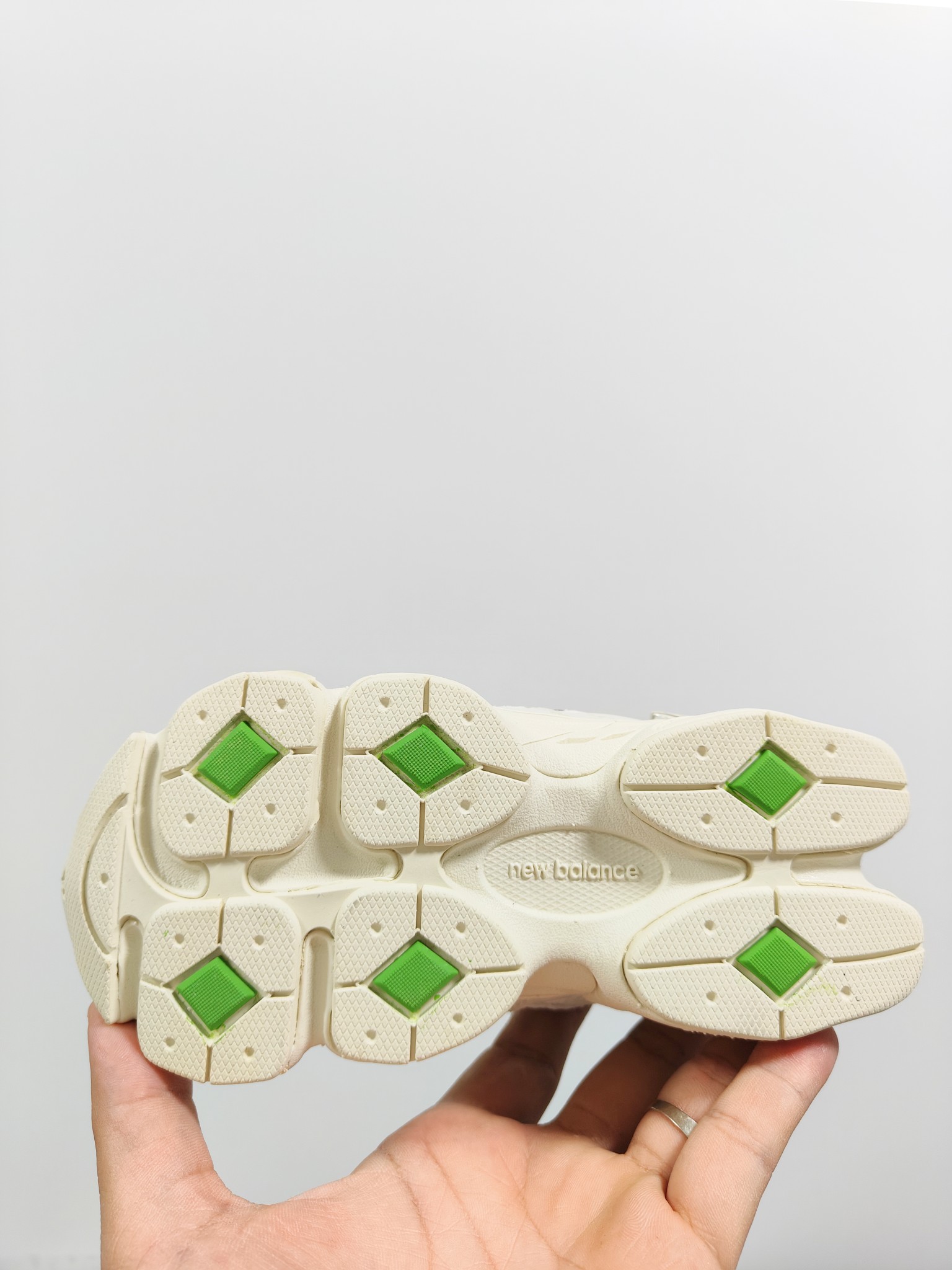 图片[4]-NB 9060 松紧带款童鞋26-37码 海外版NB 9060配色不仅显档次，鞋子也更轻盈️❗️时尚大气的外观设计，后跟“小象蹄”的独特照型，百搭又显腿长❗️必入款老爹鞋💕-选品中心