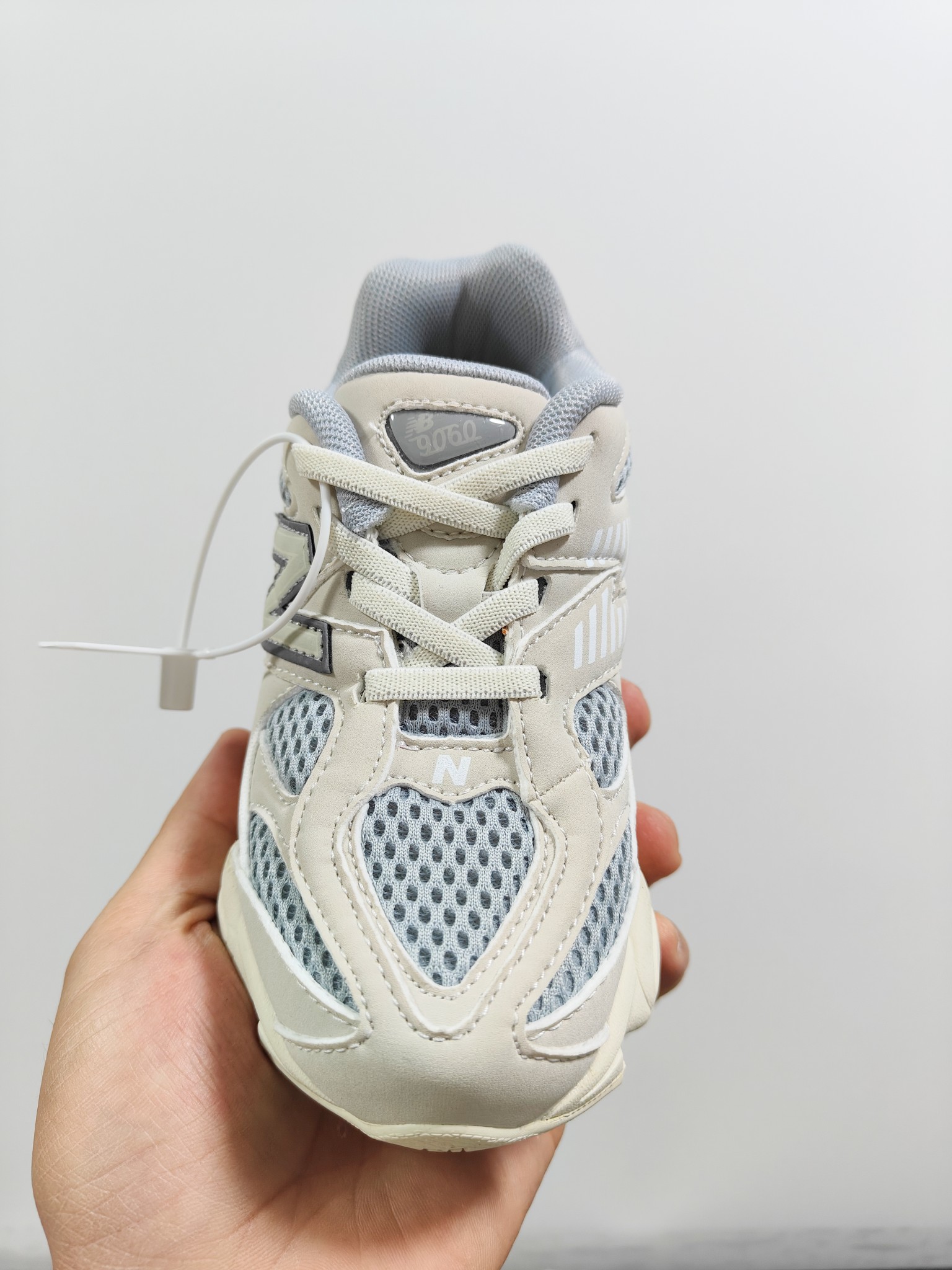 图片[6]-NB 9060 松紧带款童鞋26-37码 海外版NB 9060配色不仅显档次，鞋子也更轻盈️❗️时尚大气的外观设计，后跟“小象蹄”的独特照型，百搭又显腿长❗️必入款老爹鞋💕-选品中心