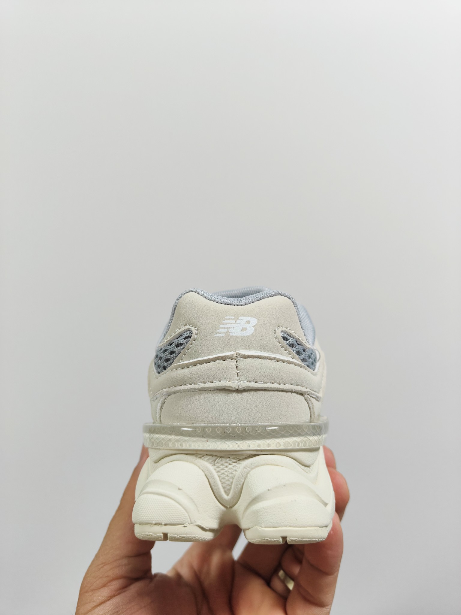 图片[5]-NB 9060 松紧带款童鞋26-37码 海外版NB 9060配色不仅显档次，鞋子也更轻盈️❗️时尚大气的外观设计，后跟“小象蹄”的独特照型，百搭又显腿长❗️必入款老爹鞋💕-选品中心