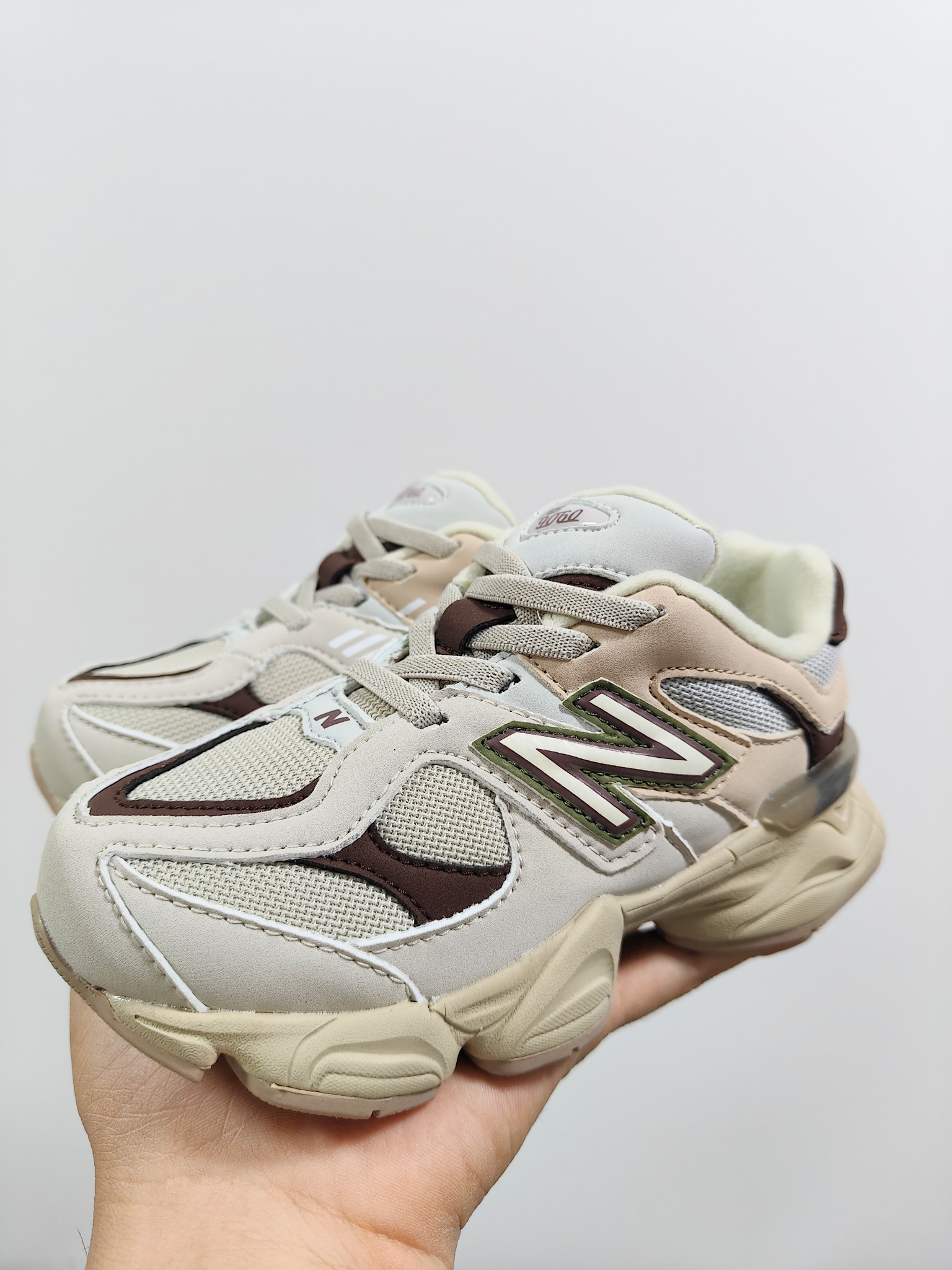 图片[2]-NB 9060 松紧带款童鞋26-37码 海外版NB 9060配色不仅显档次，鞋子也更轻盈️❗️时尚大气的外观设计，后跟“小象蹄”的独特照型，百搭又显腿长❗️必入款老爹鞋💕-选品中心