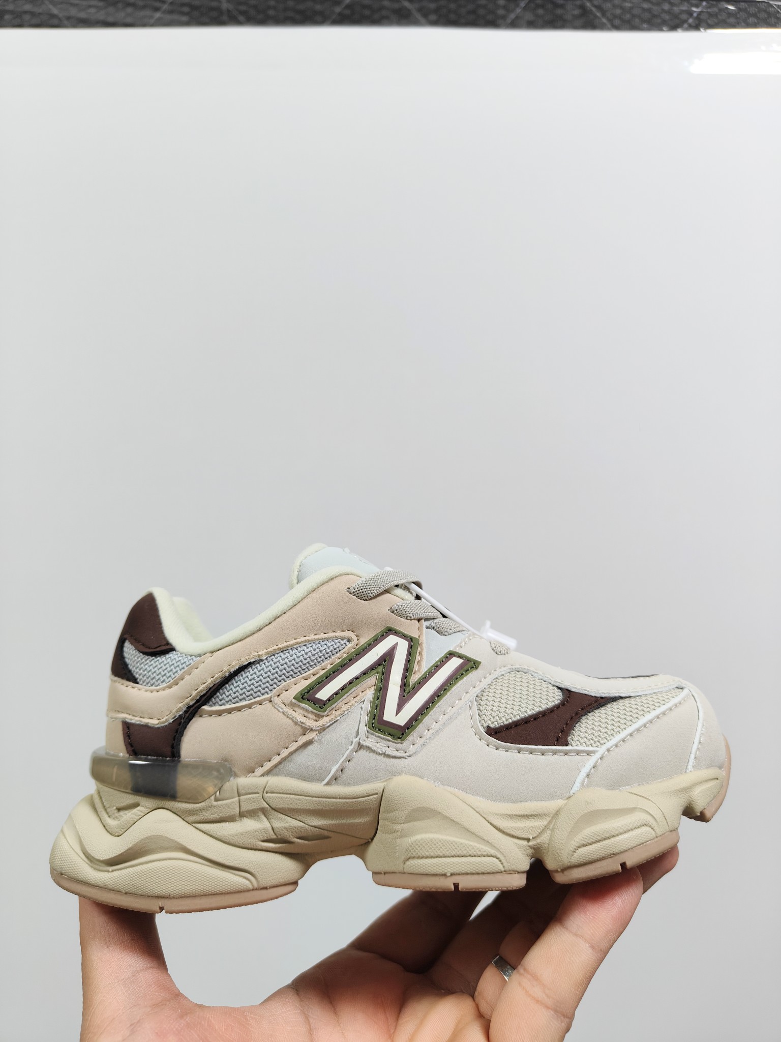 图片[7]-NB 9060 松紧带款童鞋26-37码 海外版NB 9060配色不仅显档次，鞋子也更轻盈️❗️时尚大气的外观设计，后跟“小象蹄”的独特照型，百搭又显腿长❗️必入款老爹鞋💕-选品中心