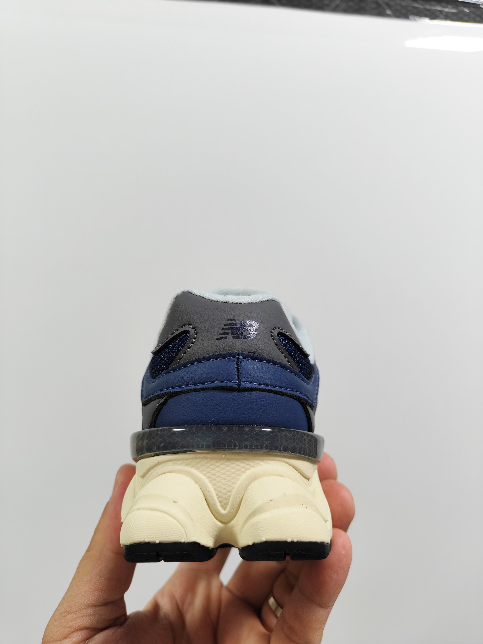 图片[5]-NB 9060 松紧带款童鞋26-37码 海外版NB 9060配色不仅显档次，鞋子也更轻盈️❗️时尚大气的外观设计，后跟“小象蹄”的独特照型，百搭又显腿长❗️必入款老爹鞋💕-选品中心