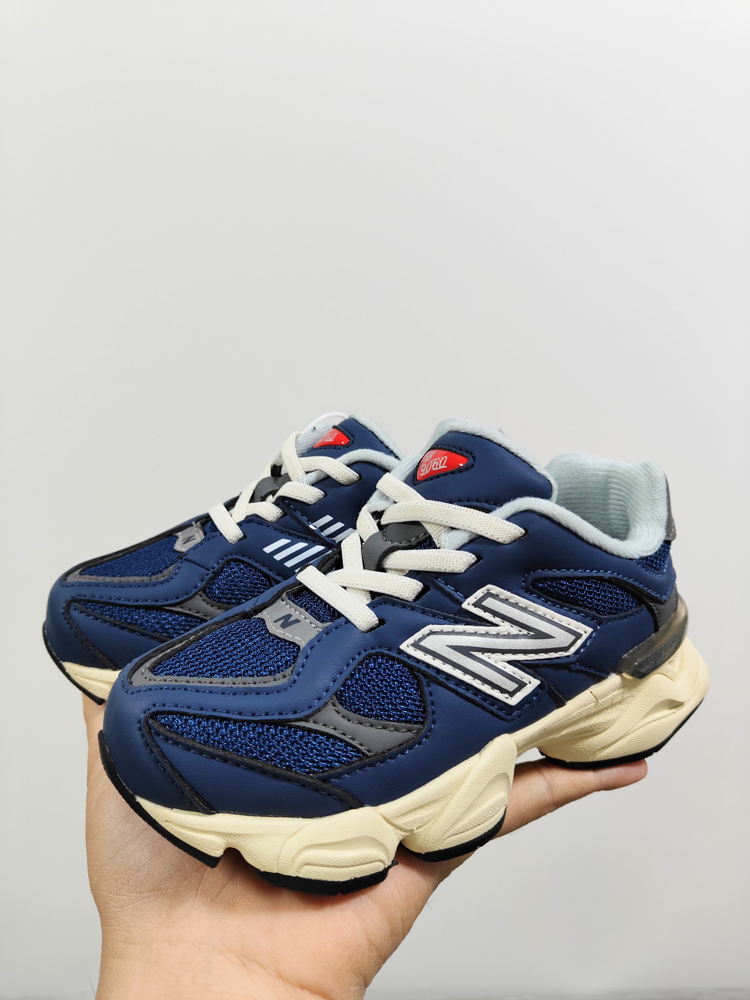 图片[2]-NB 9060 松紧带款童鞋26-37码 海外版NB 9060配色不仅显档次，鞋子也更轻盈️❗️时尚大气的外观设计，后跟“小象蹄”的独特照型，百搭又显腿长❗️必入款老爹鞋💕-选品中心