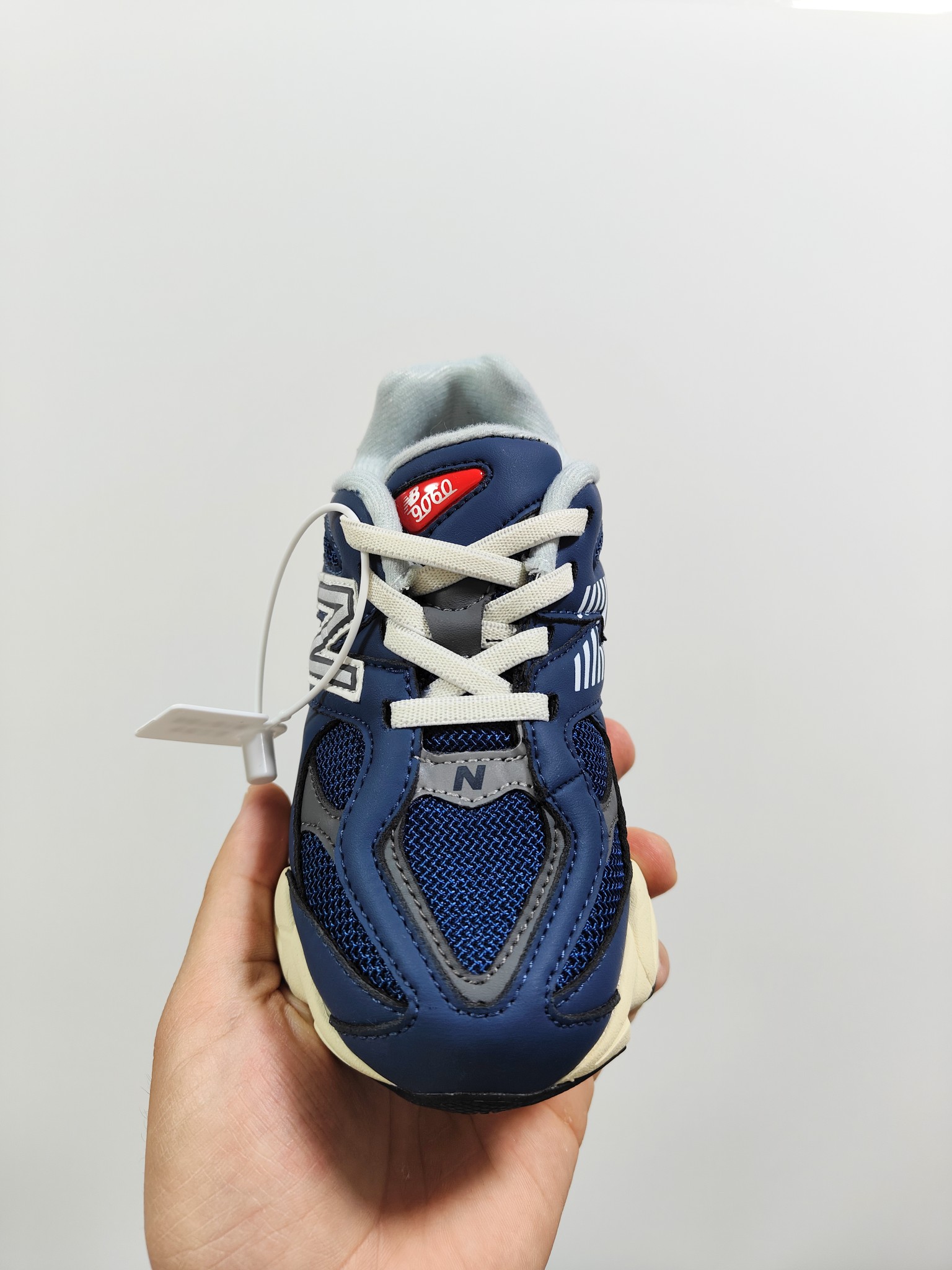 图片[6]-NB 9060 松紧带款童鞋26-37码 海外版NB 9060配色不仅显档次，鞋子也更轻盈️❗️时尚大气的外观设计，后跟“小象蹄”的独特照型，百搭又显腿长❗️必入款老爹鞋💕-选品中心