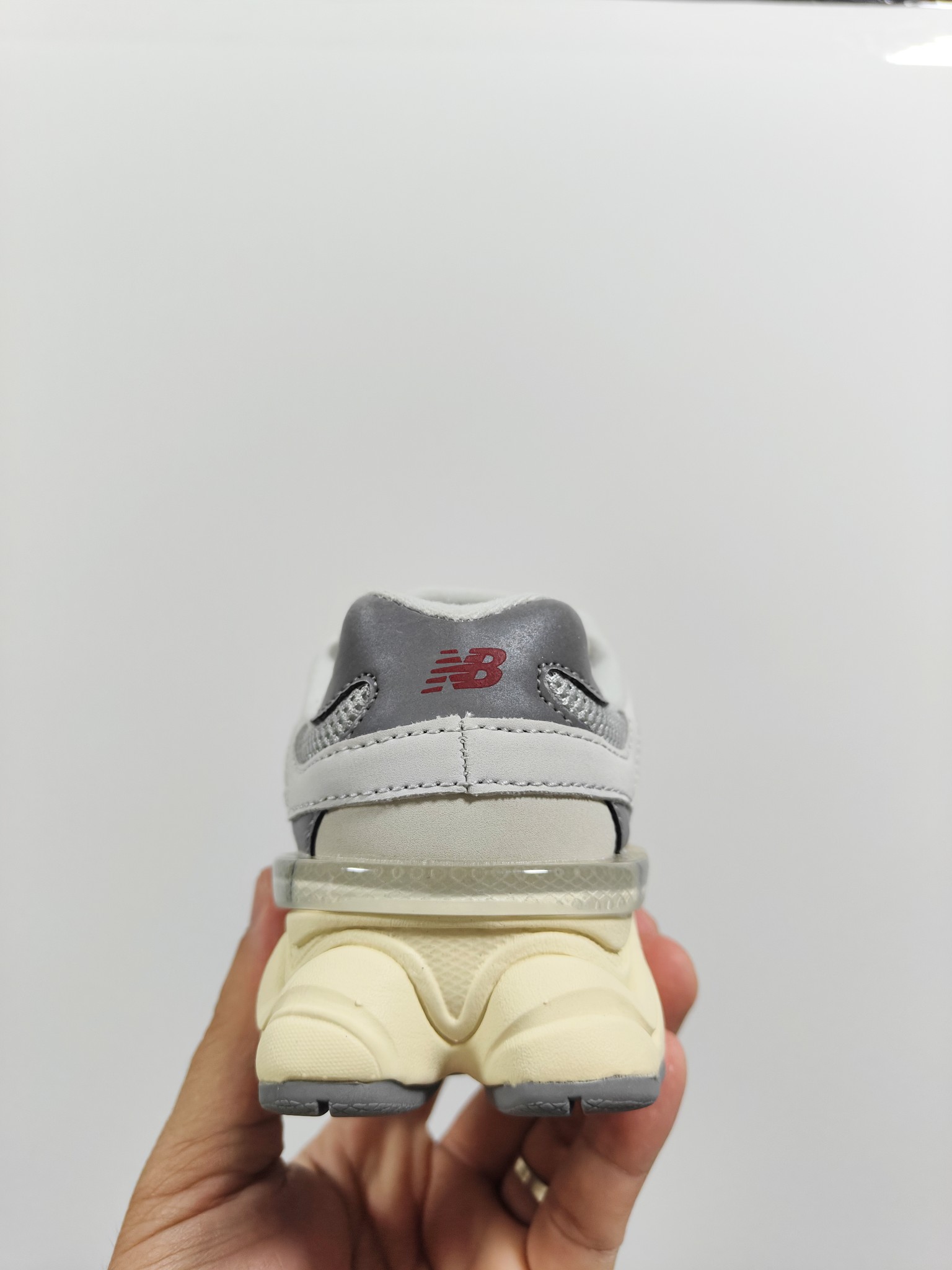 图片[5]-NB 9060 松紧带款童鞋26-37码 海外版NB 9060配色不仅显档次，鞋子也更轻盈️❗️时尚大气的外观设计，后跟“小象蹄”的独特照型，百搭又显腿长❗️必入款老爹鞋💕-选品中心