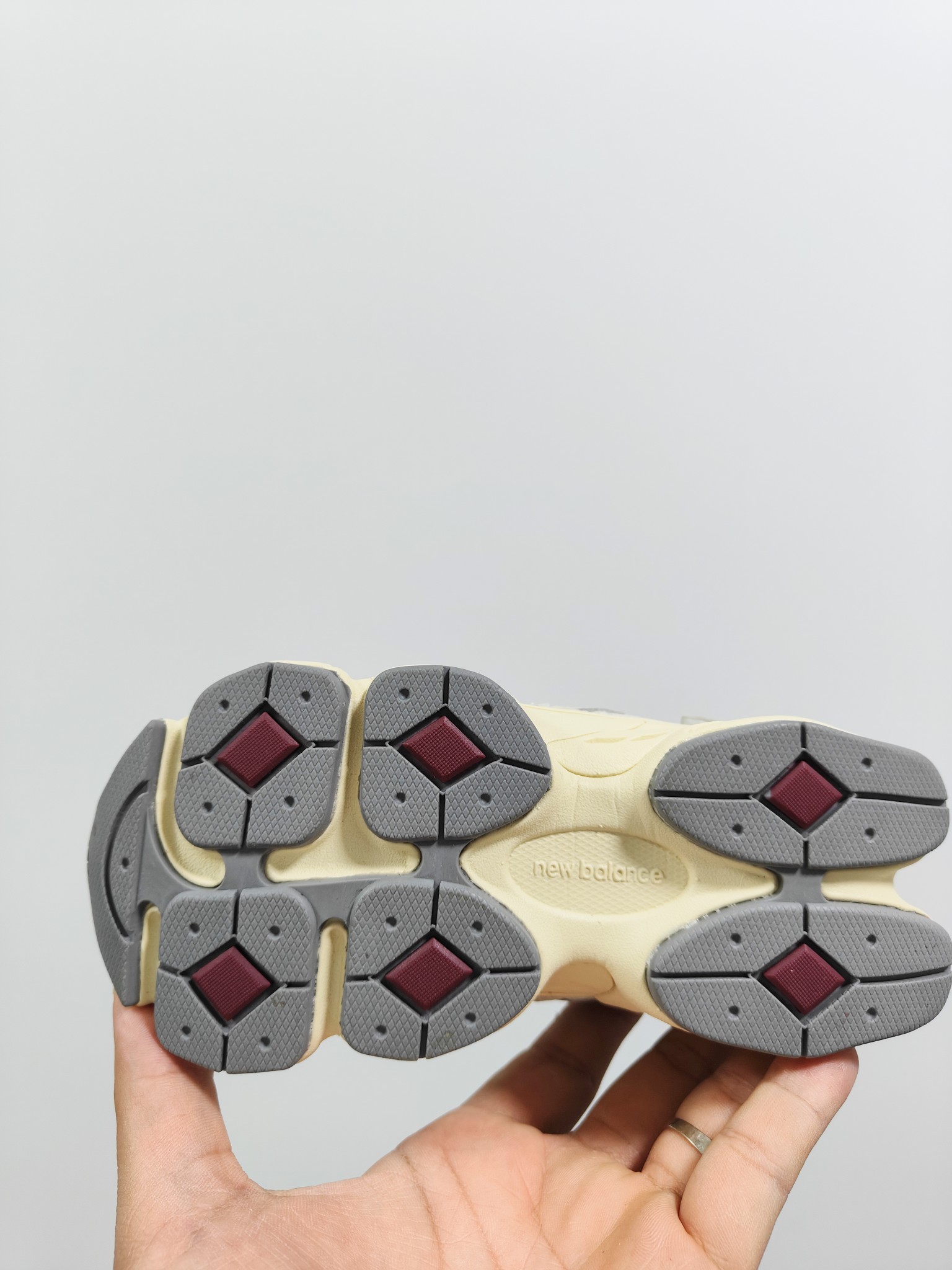 图片[4]-NB 9060 松紧带款童鞋26-37码 海外版NB 9060配色不仅显档次，鞋子也更轻盈️❗️时尚大气的外观设计，后跟“小象蹄”的独特照型，百搭又显腿长❗️必入款老爹鞋💕-选品中心