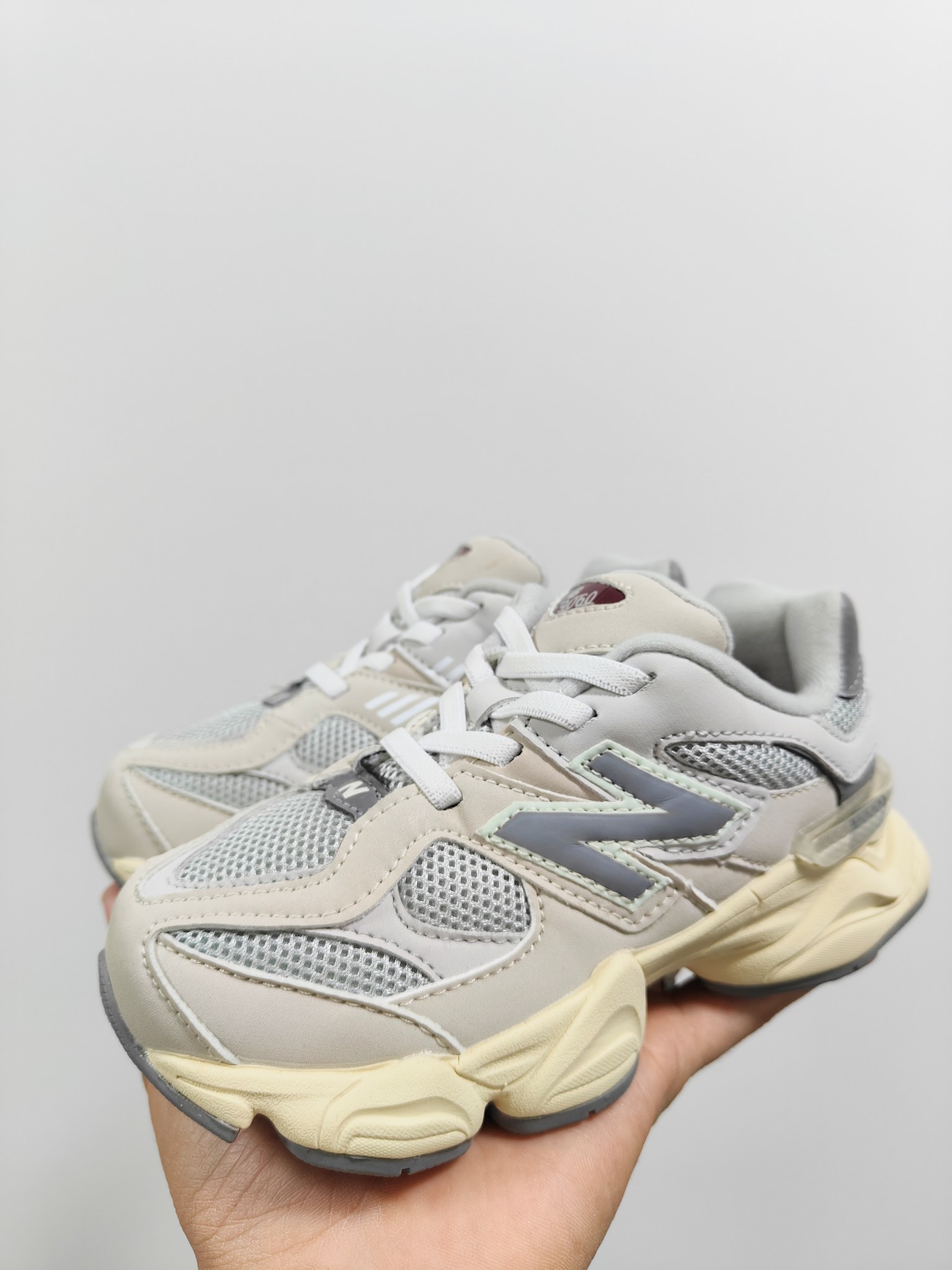 图片[2]-NB 9060 松紧带款童鞋26-37码 海外版NB 9060配色不仅显档次，鞋子也更轻盈️❗️时尚大气的外观设计，后跟“小象蹄”的独特照型，百搭又显腿长❗️必入款老爹鞋💕-选品中心