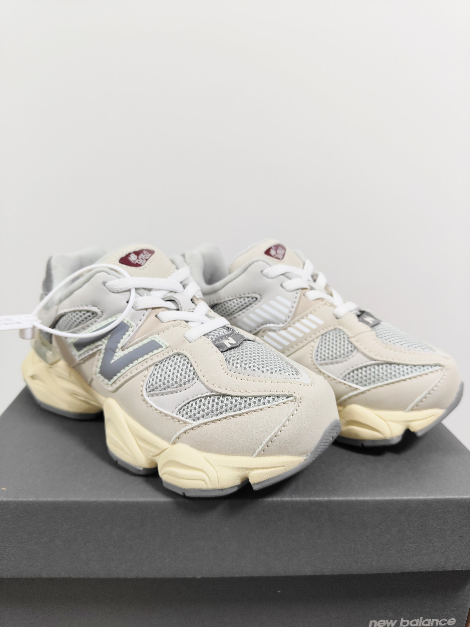 图片[8]-NB 9060 松紧带款童鞋26-37码 海外版NB 9060配色不仅显档次，鞋子也更轻盈️❗️时尚大气的外观设计，后跟“小象蹄”的独特照型，百搭又显腿长❗️必入款老爹鞋💕-选品中心