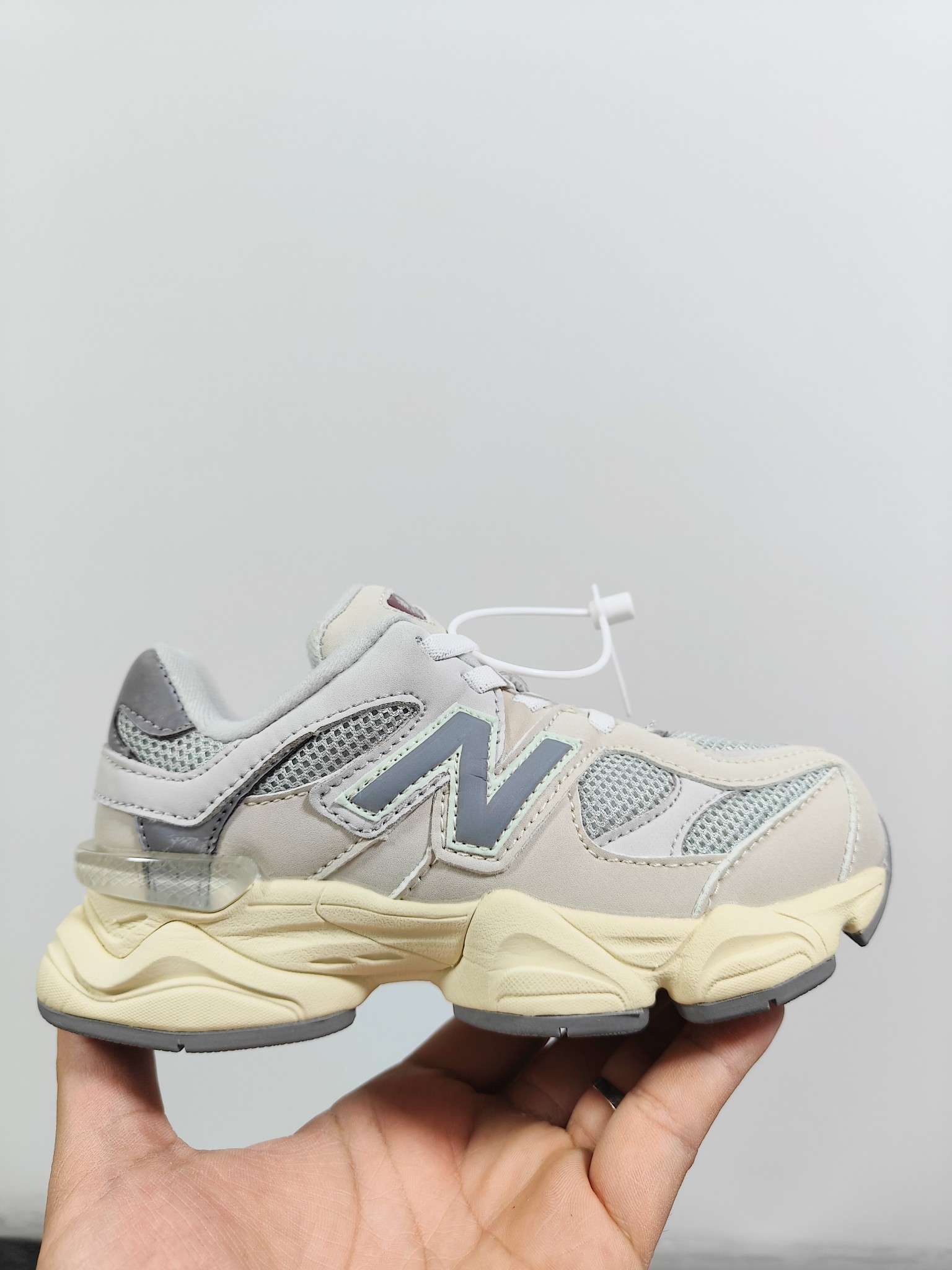 图片[7]-NB 9060 松紧带款童鞋26-37码 海外版NB 9060配色不仅显档次，鞋子也更轻盈️❗️时尚大气的外观设计，后跟“小象蹄”的独特照型，百搭又显腿长❗️必入款老爹鞋💕-选品中心