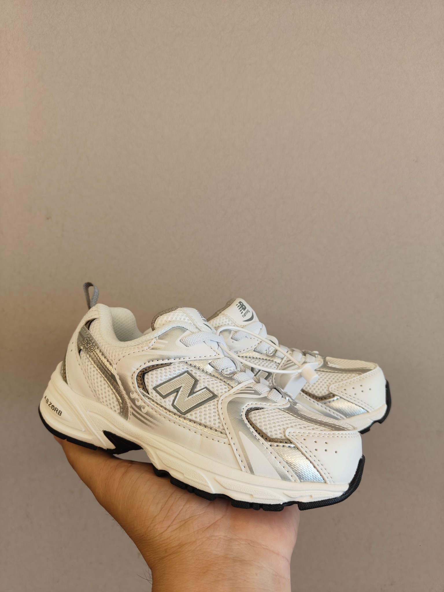 图片[2]-ＮＢ530亲子款儿童 魔术贴术贴+防臭海波丽鞋店 尺码26-37 带来经典系列 经典的530系列！该系列传承了品牌的诸多优点，大胆创新！堪称经典系列里的经典，也是最为热门的系列！时隔一年，再次带来的童鞋，必属重磅～-选品中心