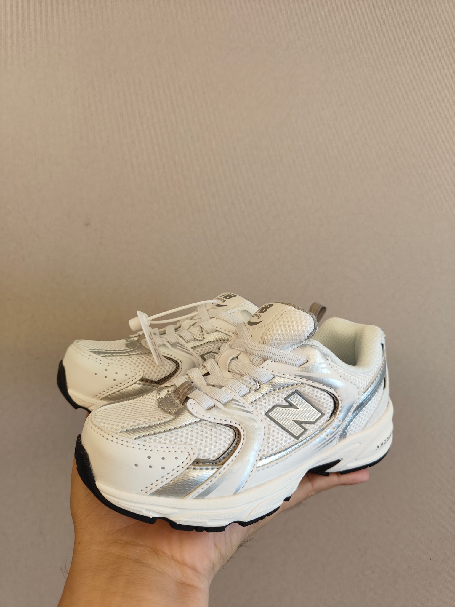 图片[7]-ＮＢ530亲子款儿童 魔术贴术贴+防臭海波丽鞋店 尺码26-37 带来经典系列 经典的530系列！该系列传承了品牌的诸多优点，大胆创新！堪称经典系列里的经典，也是最为热门的系列！时隔一年，再次带来的童鞋，必属重磅～-选品中心