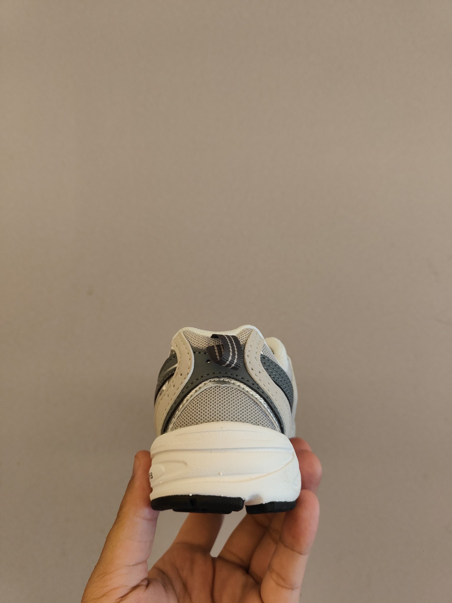 图片[5]-ＮＢ530亲子款儿童 魔术贴术贴+防臭海波丽鞋店 尺码26-37 带来经典系列 经典的530系列！该系列传承了品牌的诸多优点，大胆创新！堪称经典系列里的经典，也是最为热门的系列！时隔一年，再次带来的童鞋，必属重磅～-选品中心