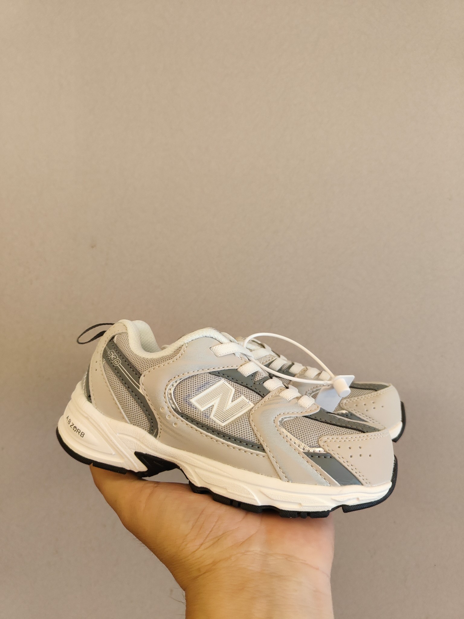 图片[2]-ＮＢ530亲子款儿童 魔术贴术贴+防臭海波丽鞋店 尺码26-37 带来经典系列 经典的530系列！该系列传承了品牌的诸多优点，大胆创新！堪称经典系列里的经典，也是最为热门的系列！时隔一年，再次带来的童鞋，必属重磅～-选品中心