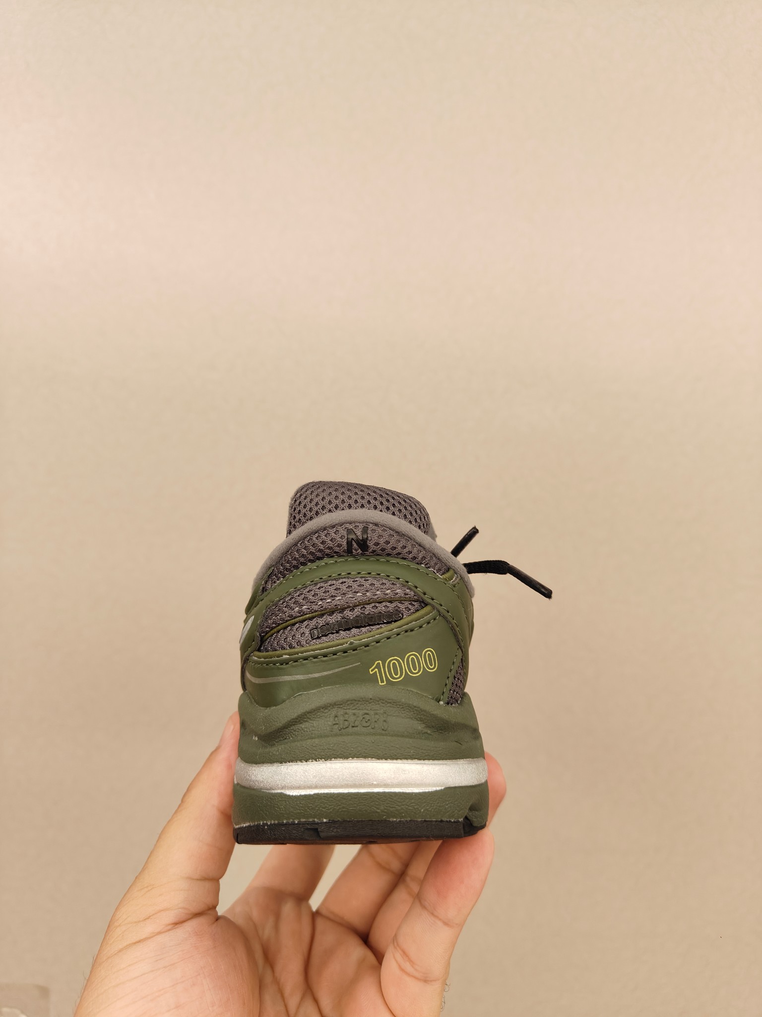图片[5]-新款新款，复古款儿童鞋 全网首发💰 尺码：26-37 作为官方最新最热门的款式，nb1000真的是一鞋难求😭采用有张力的线条，和不同材质的拼接使用，让整体凸显未来的机能感🤖又酷又野辨识度高！日常又百搭，复古运动风轻松拿捏～-选品中心