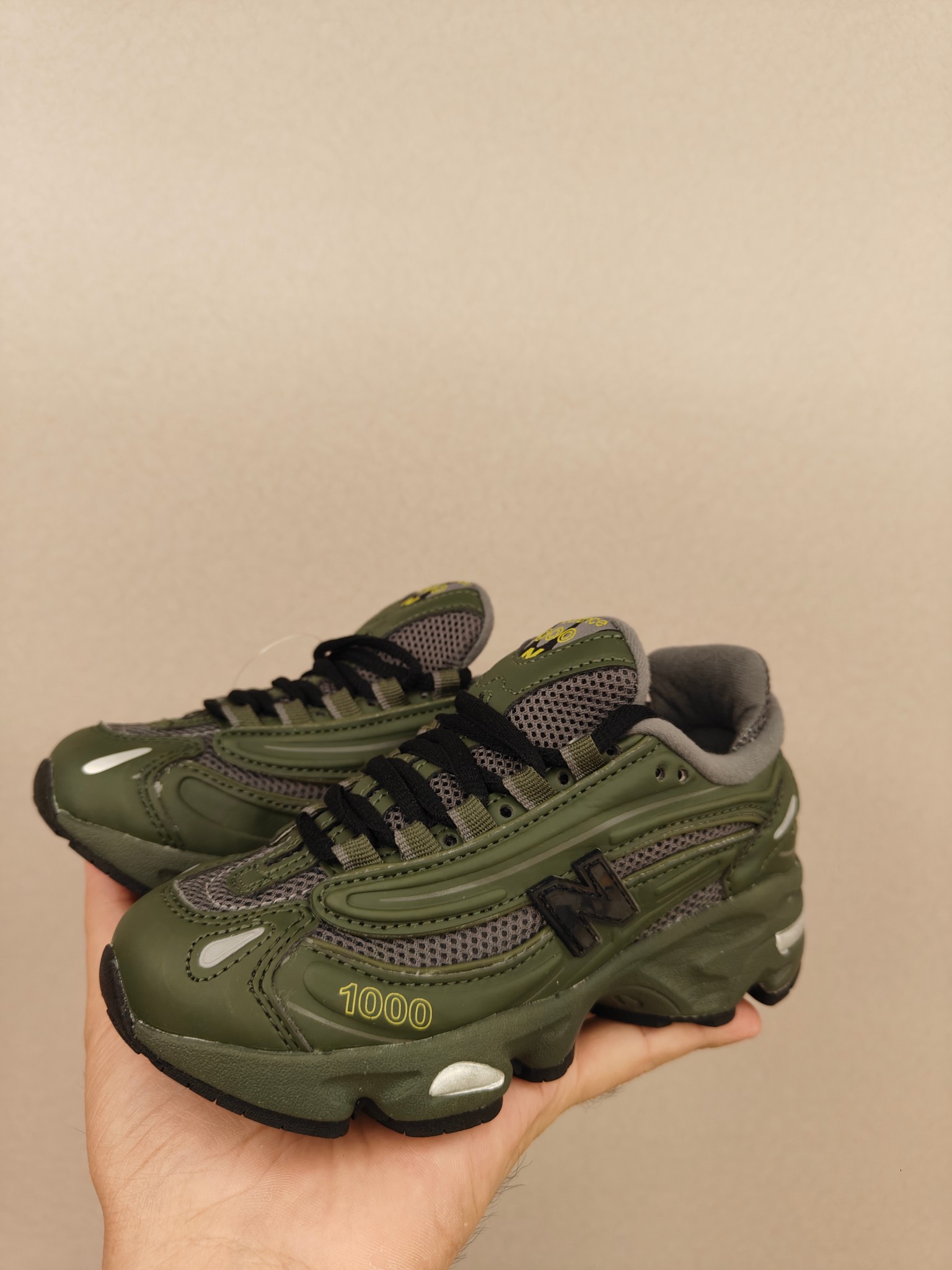 图片[8]-新款新款，复古款儿童鞋 全网首发💰 尺码：26-37 作为官方最新最热门的款式，nb1000真的是一鞋难求😭采用有张力的线条，和不同材质的拼接使用，让整体凸显未来的机能感🤖又酷又野辨识度高！日常又百搭，复古运动风轻松拿捏～-选品中心