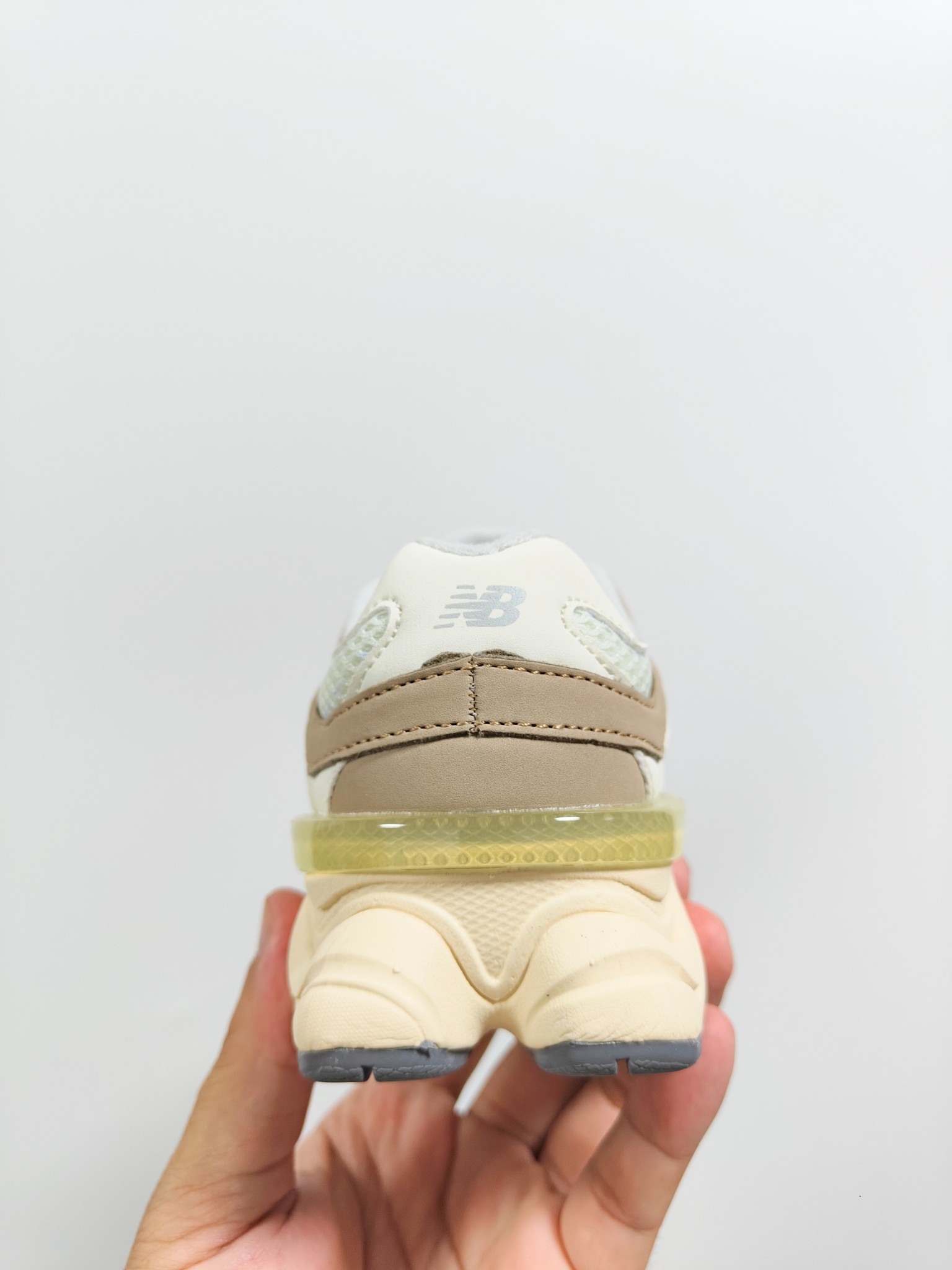 图片[5]-NB 9060 松紧带款童鞋26-37码 海外版NB 9060配色不仅显档次，鞋子也更轻盈️❗️时尚大气的外观设计，后跟“小象蹄”的独特照型，百搭又显腿长❗️必入款老爹鞋💕-选品中心