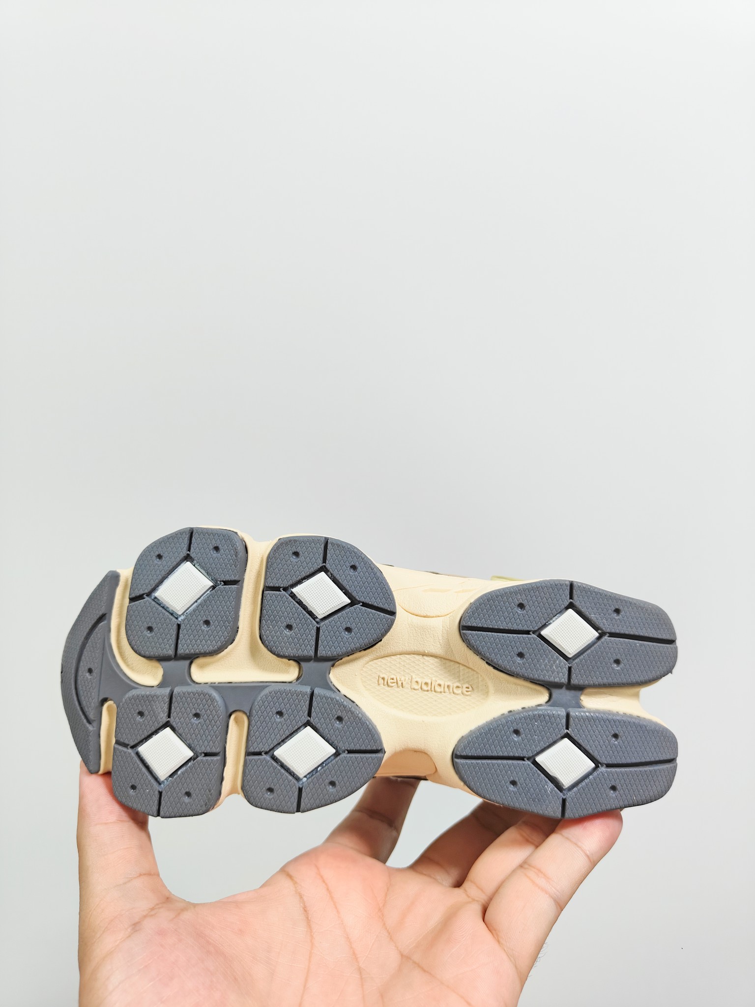 图片[4]-NB 9060 松紧带款童鞋26-37码 海外版NB 9060配色不仅显档次，鞋子也更轻盈️❗️时尚大气的外观设计，后跟“小象蹄”的独特照型，百搭又显腿长❗️必入款老爹鞋💕-选品中心