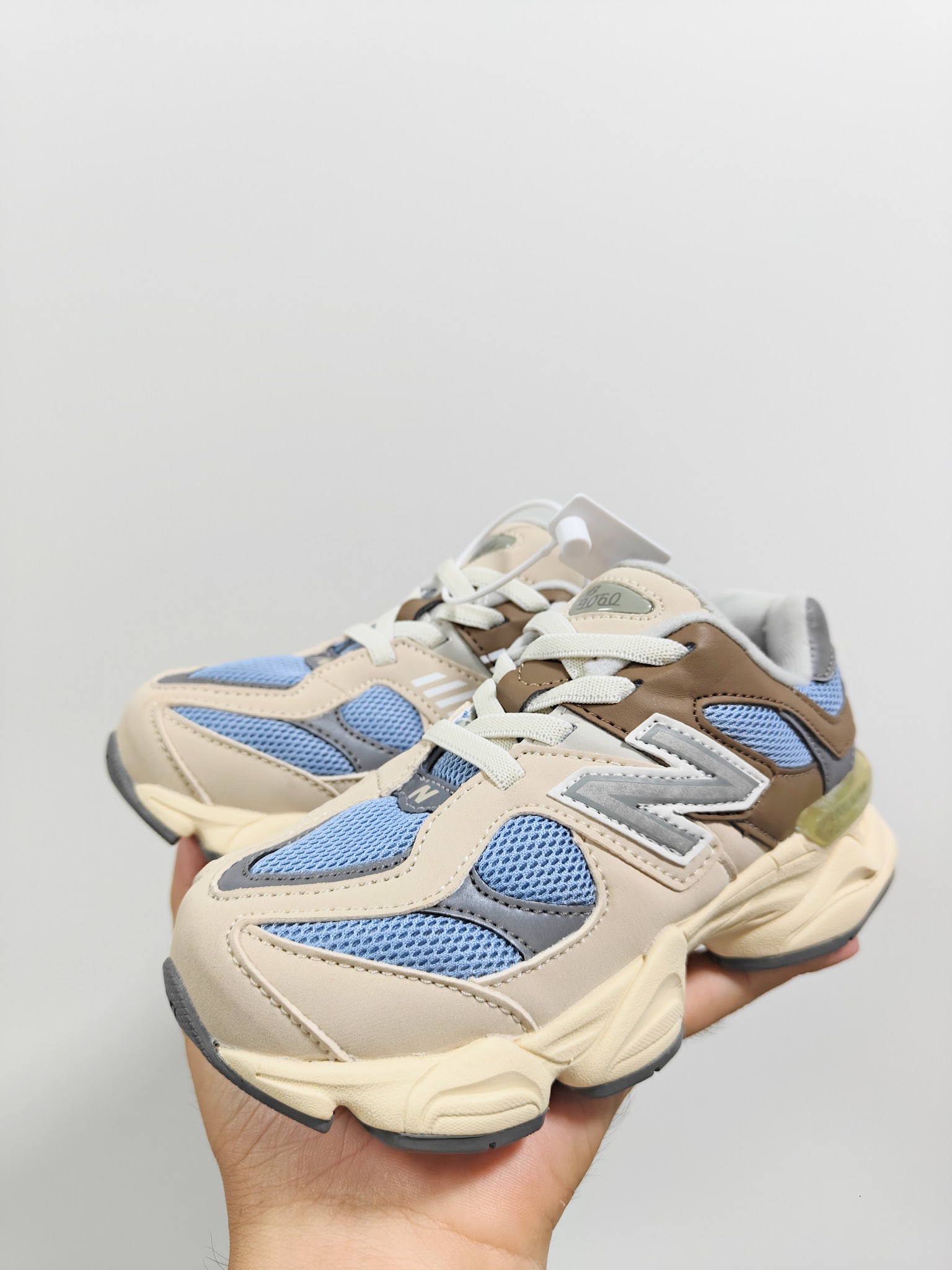 图片[2]-NB 9060 松紧带款童鞋26-37码 海外版NB 9060配色不仅显档次，鞋子也更轻盈️❗️时尚大气的外观设计，后跟“小象蹄”的独特照型，百搭又显腿长❗️必入款老爹鞋💕-选品中心