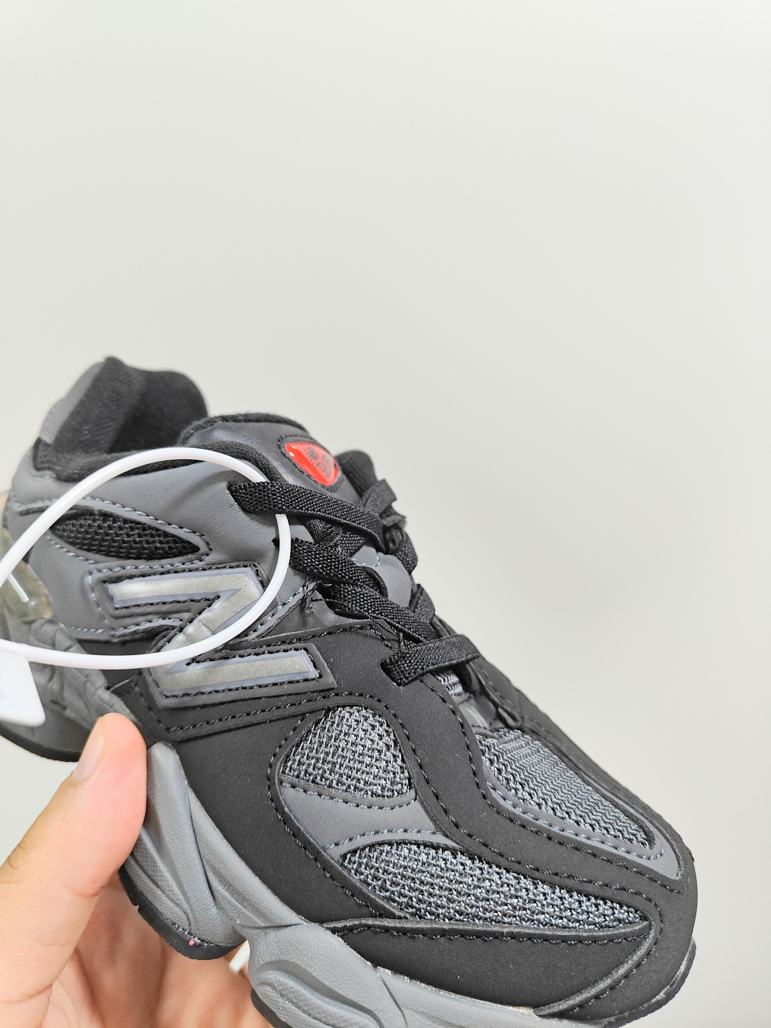 图片[3]-NB 9060 松紧带款童鞋26-37码 海外版NB 9060配色不仅显档次，鞋子也更轻盈️❗️时尚大气的外观设计，后跟“小象蹄”的独特照型，百搭又显腿长❗️必入款老爹鞋💕-选品中心