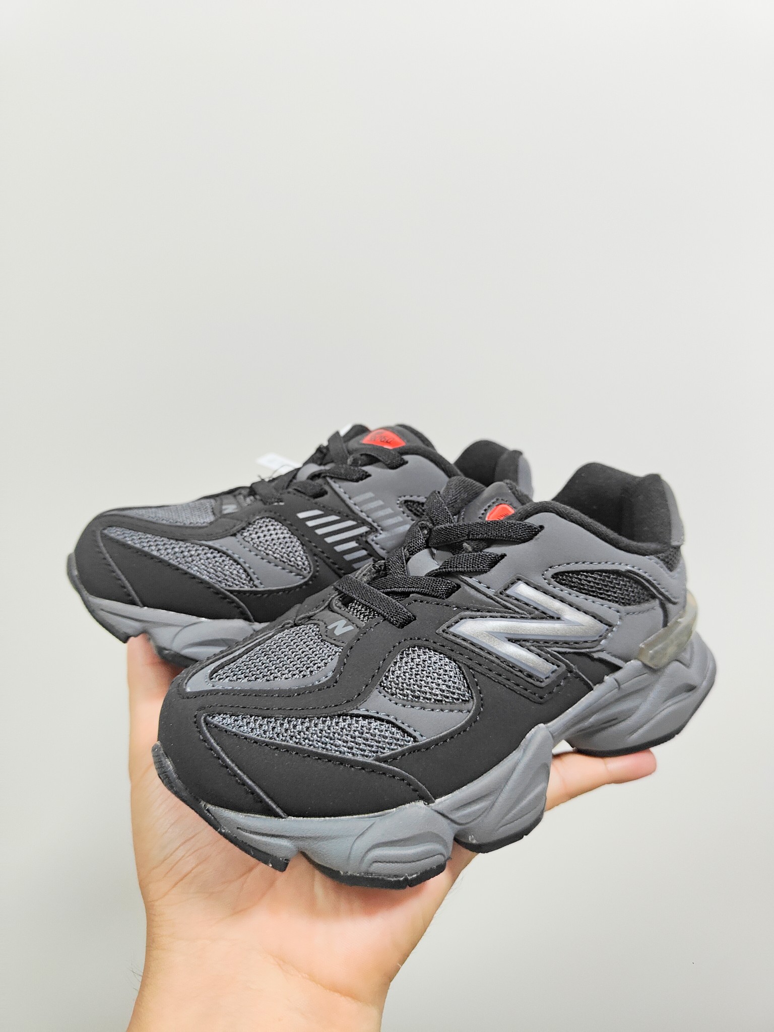 图片[2]-NB 9060 松紧带款童鞋26-37码 海外版NB 9060配色不仅显档次，鞋子也更轻盈️❗️时尚大气的外观设计，后跟“小象蹄”的独特照型，百搭又显腿长❗️必入款老爹鞋💕-选品中心