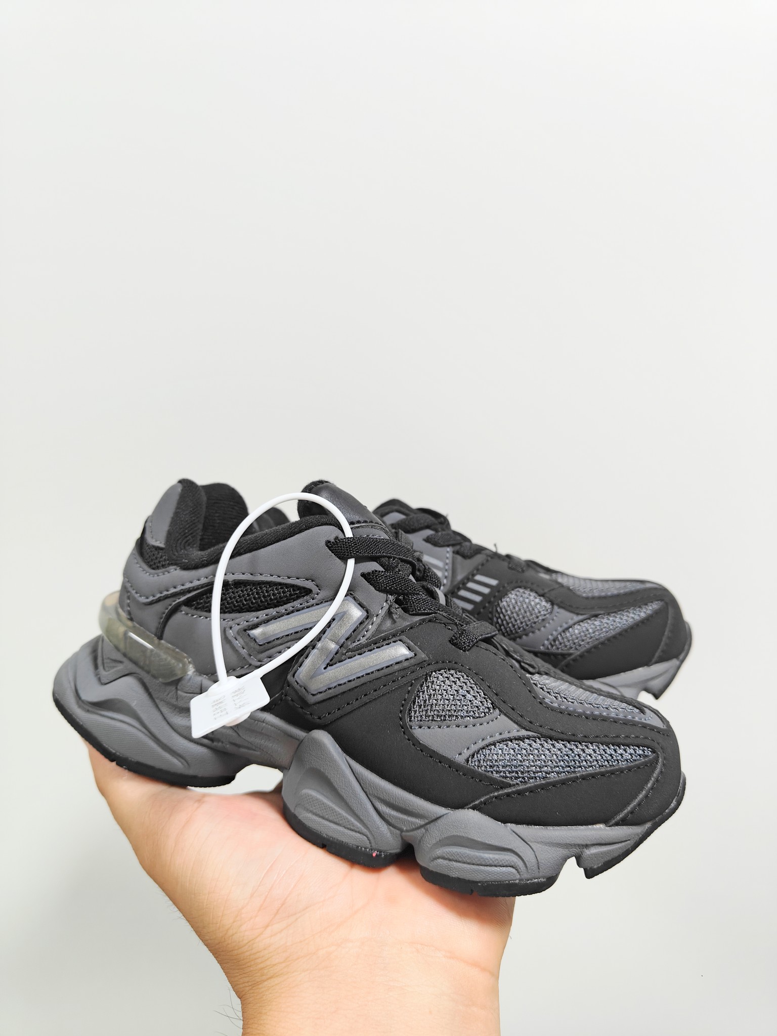 图片[8]-NB 9060 松紧带款童鞋26-37码 海外版NB 9060配色不仅显档次，鞋子也更轻盈️❗️时尚大气的外观设计，后跟“小象蹄”的独特照型，百搭又显腿长❗️必入款老爹鞋💕-选品中心